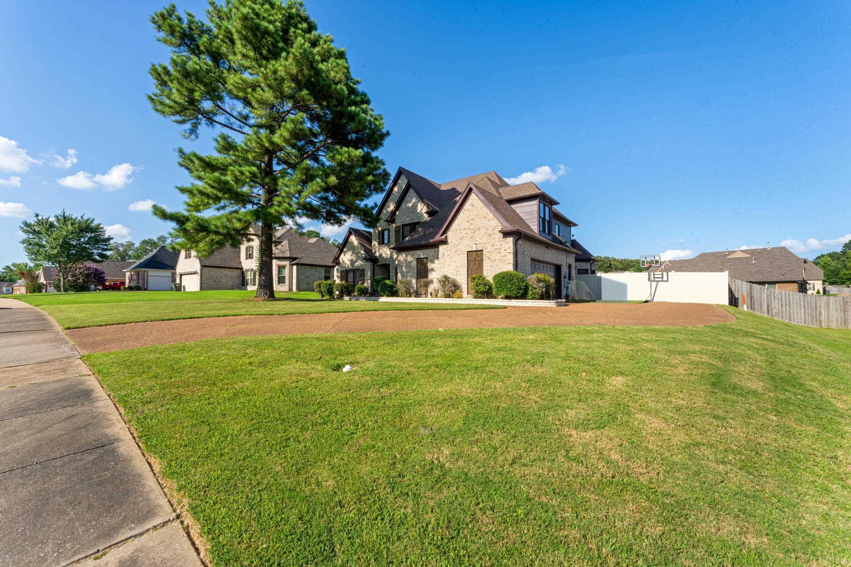 4852 Shira Dr Property Photo 4