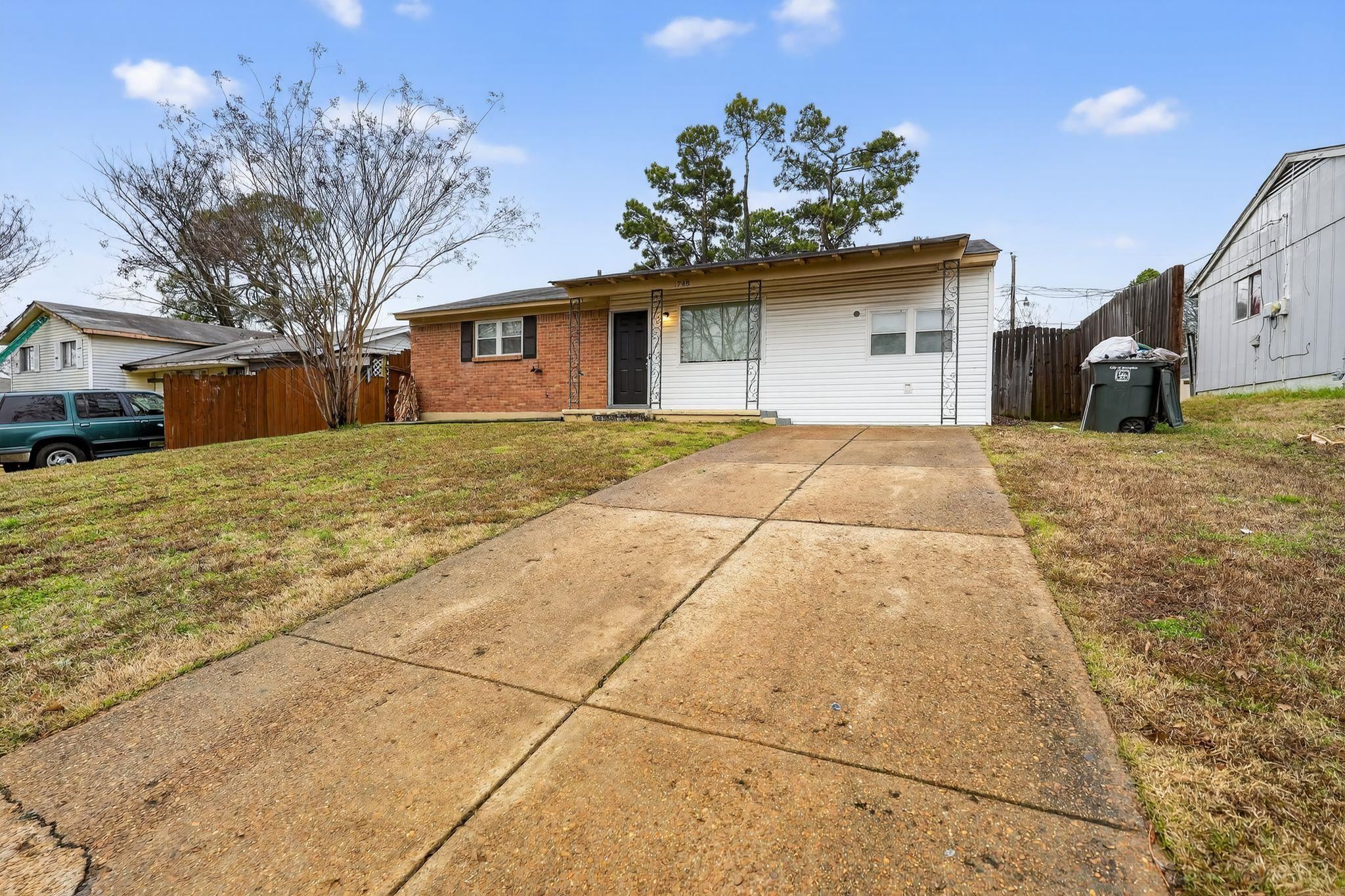 748 Western Park Dr Property Photo 2