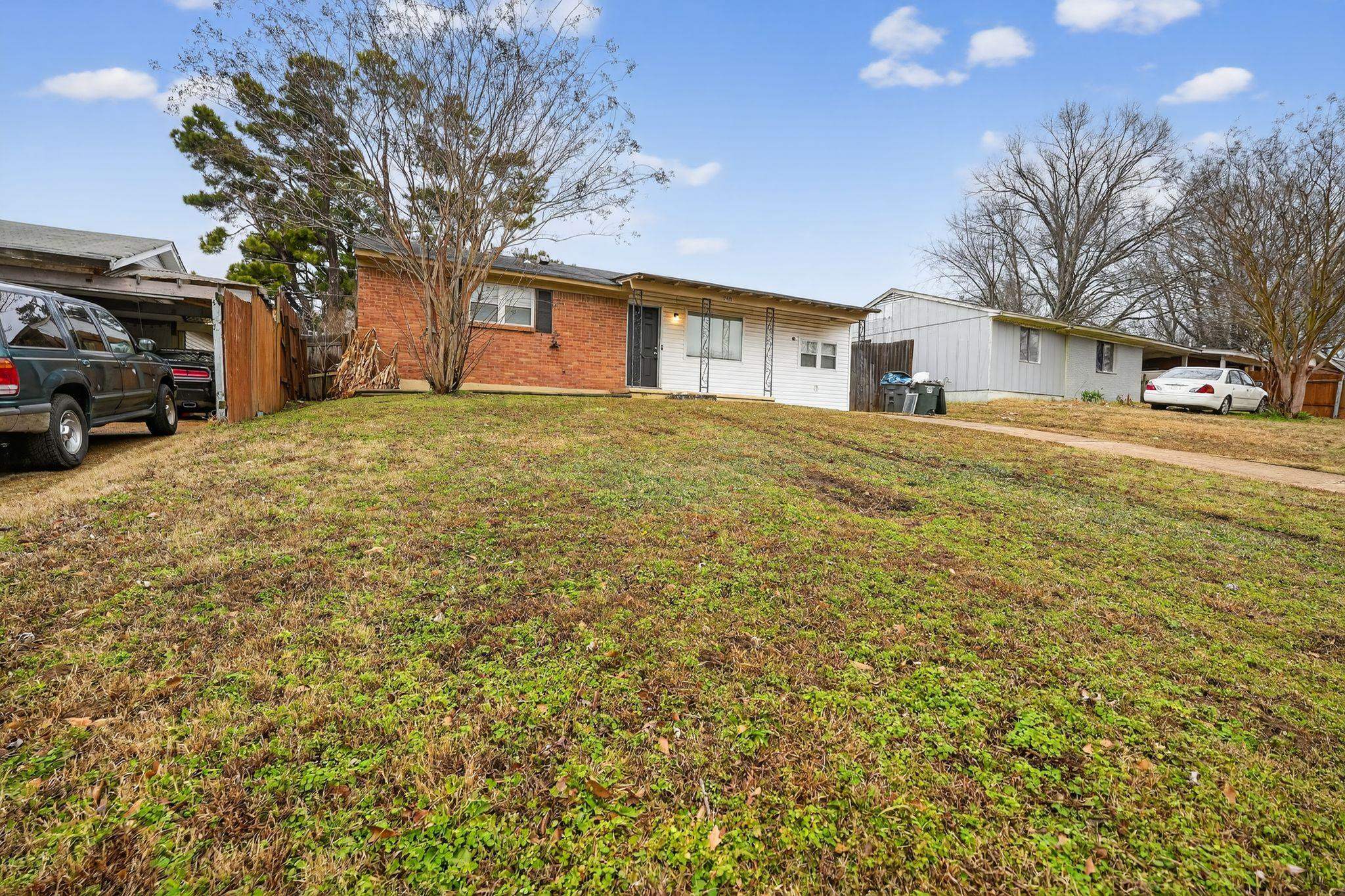 748 Western Park Dr Property Photo 3