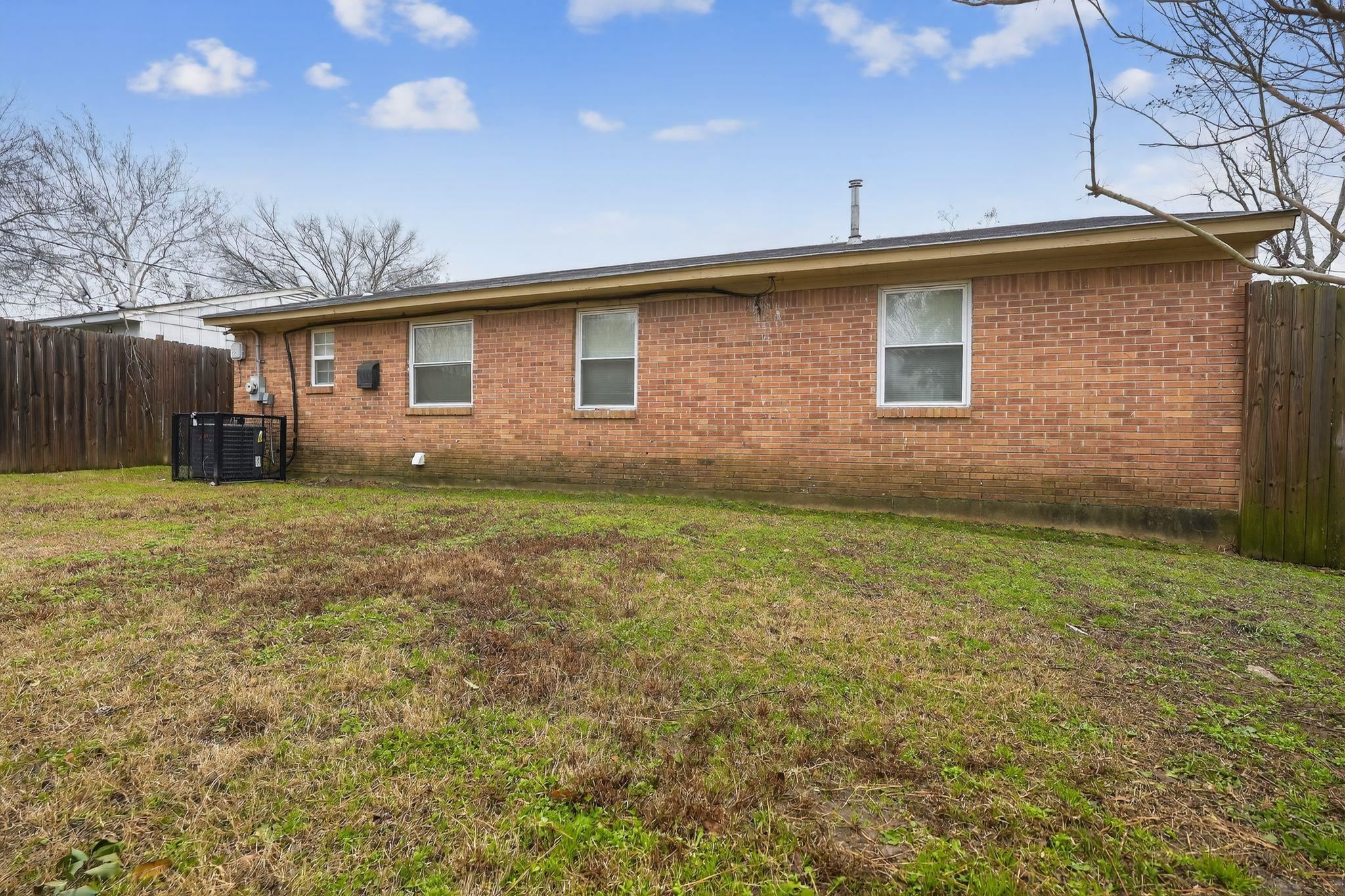 748 Western Park Dr Property Photo 25