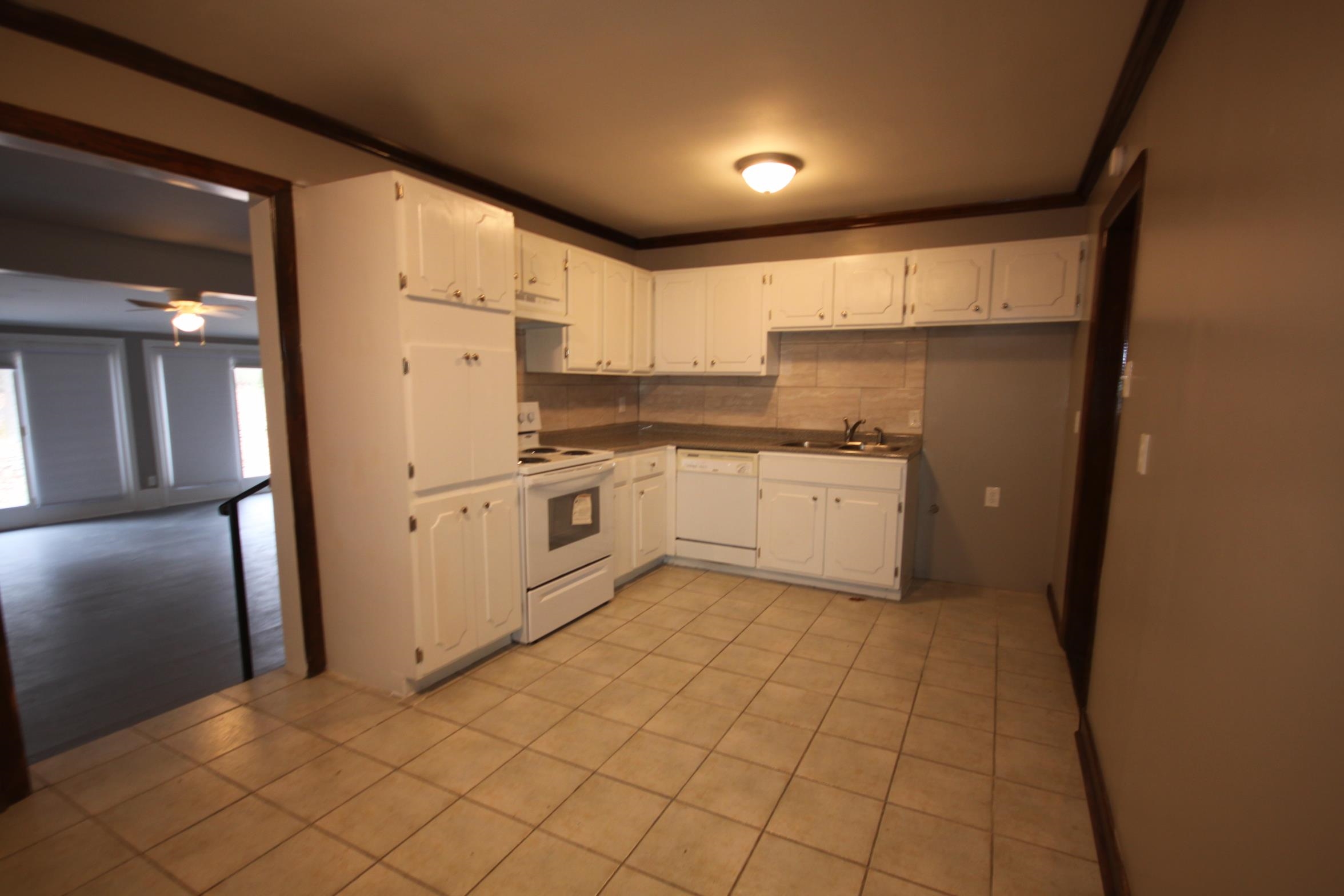 2780 Elmore Park Rd Property Photo 3