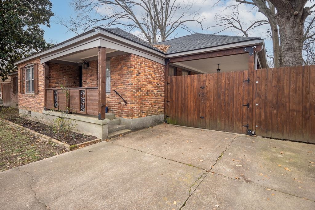 5151 Tarrytown Dr Property Photo 2
