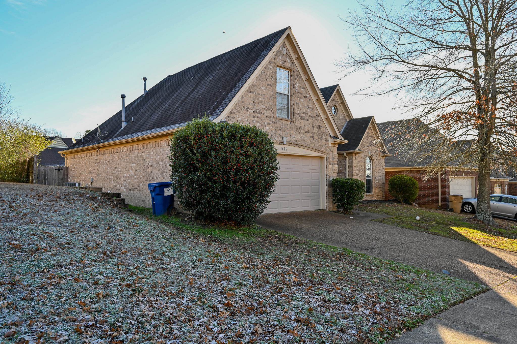 1616 Sawmill Creek Ln Property Photo 2