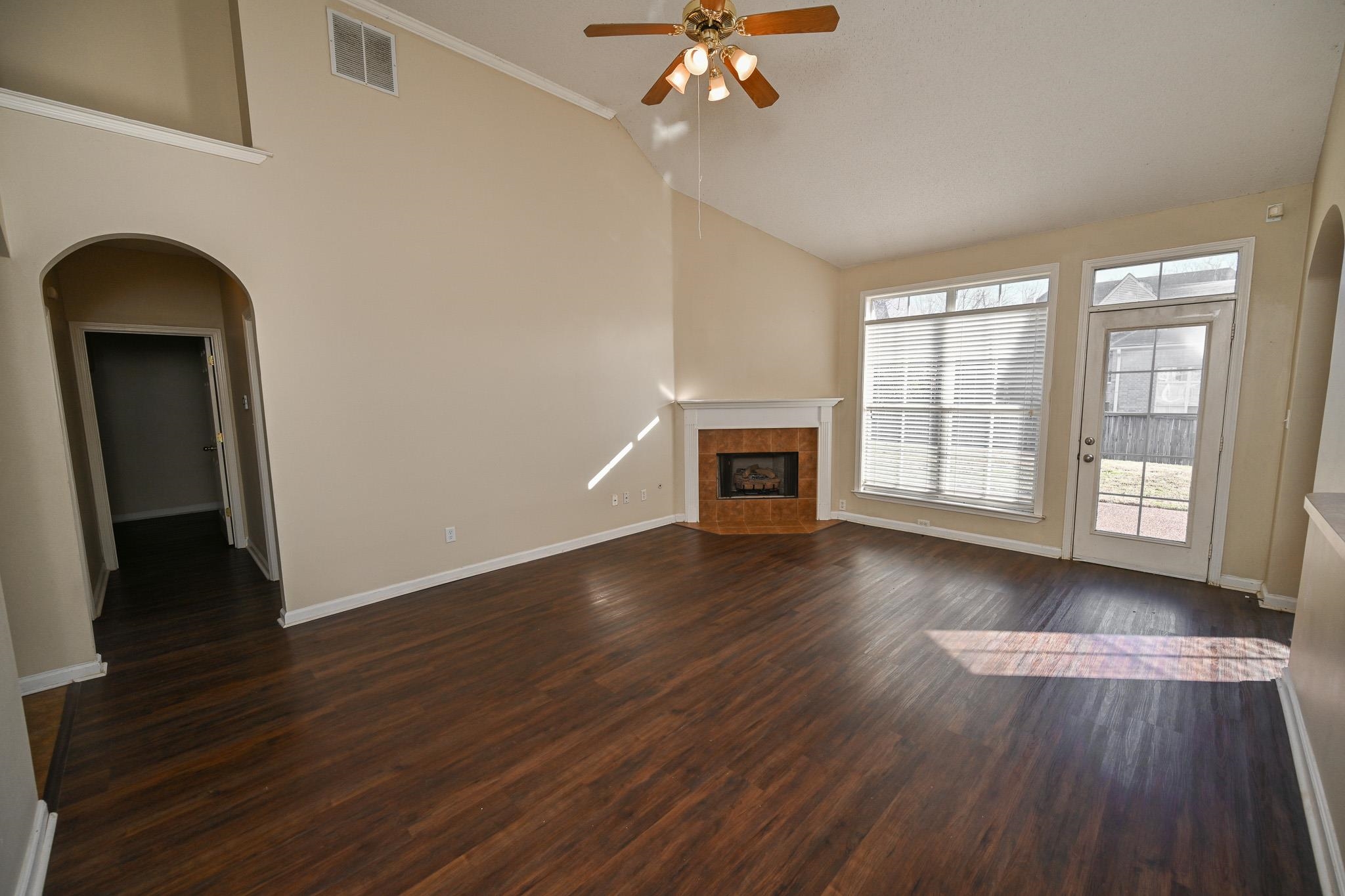 1616 Sawmill Creek Ln Property Photo 4