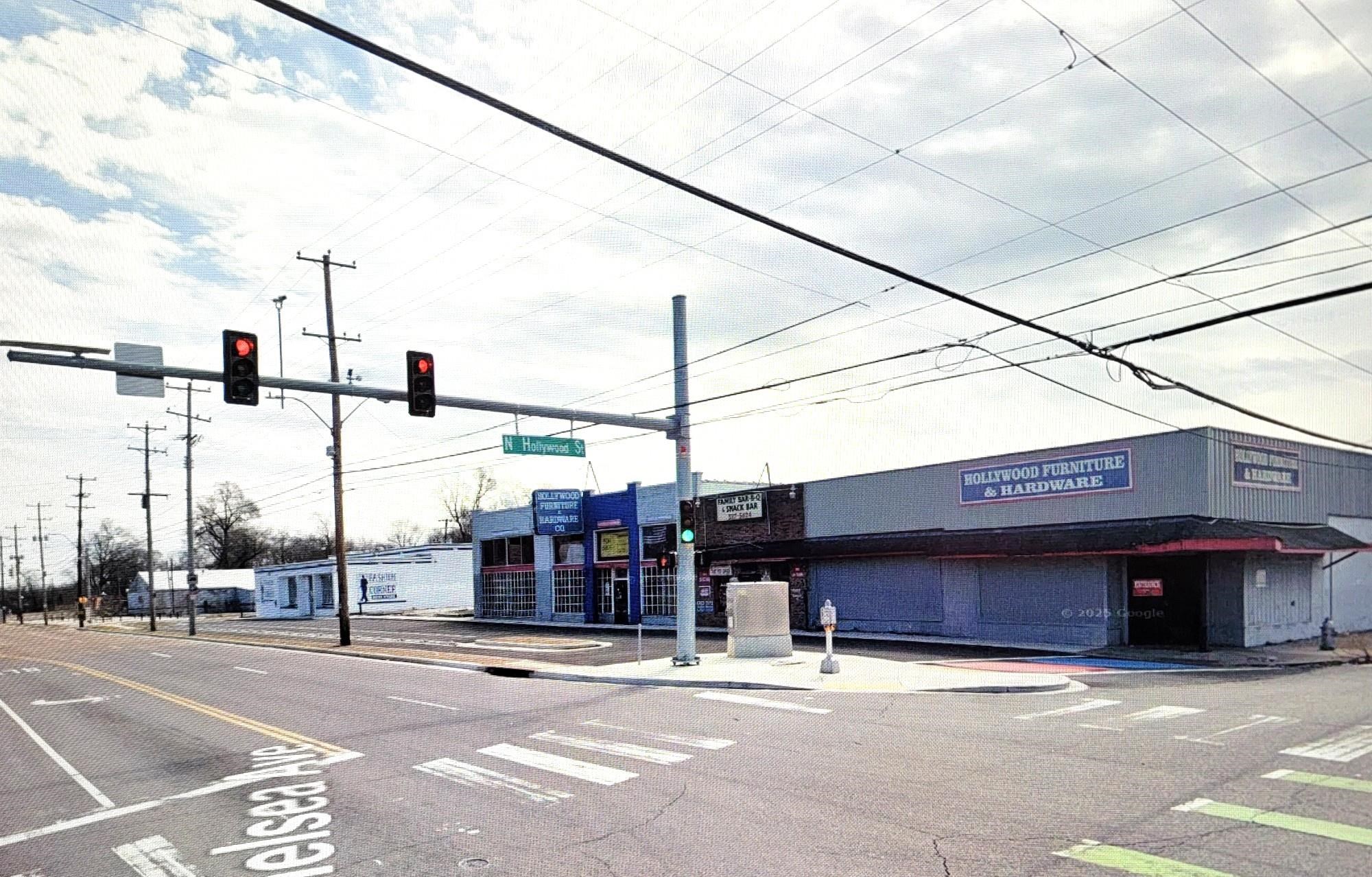 N Hollywood St Property Photo 4