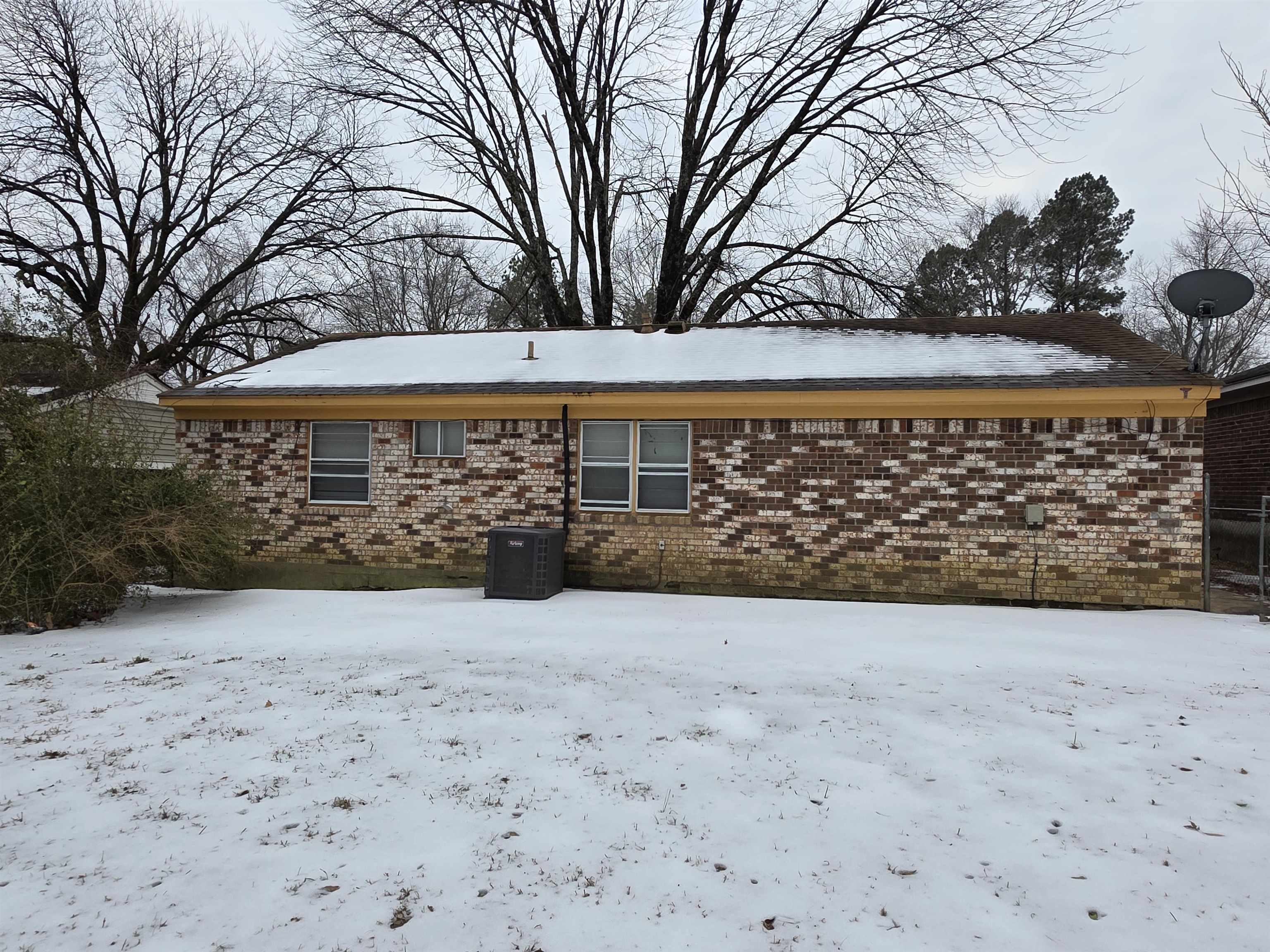 3304 Sweet Springs Dr Property Photo 3
