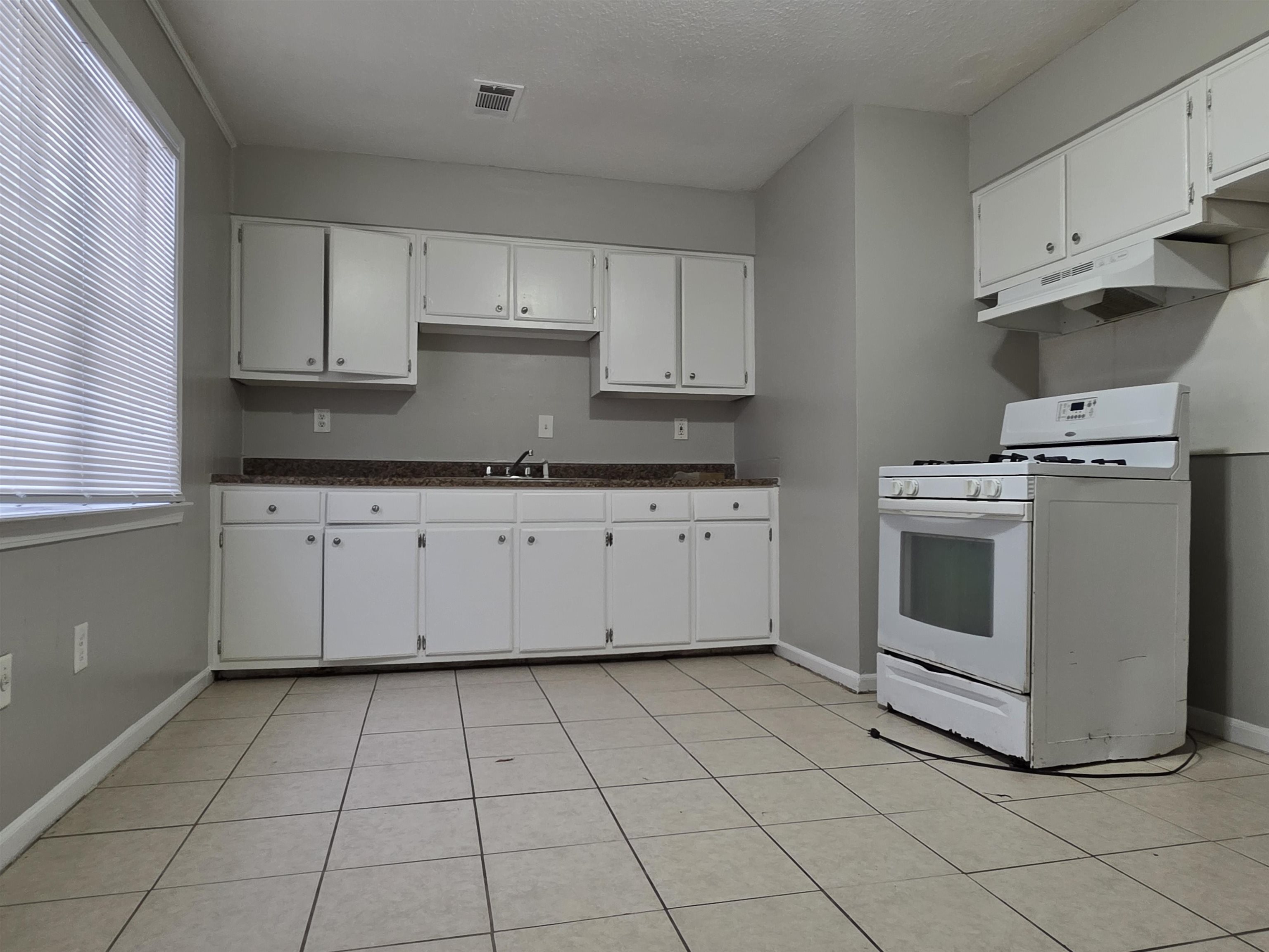3304 Sweet Springs Dr Property Photo 7