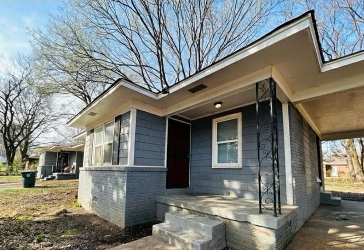 2741 Margot St Property Photo 2
