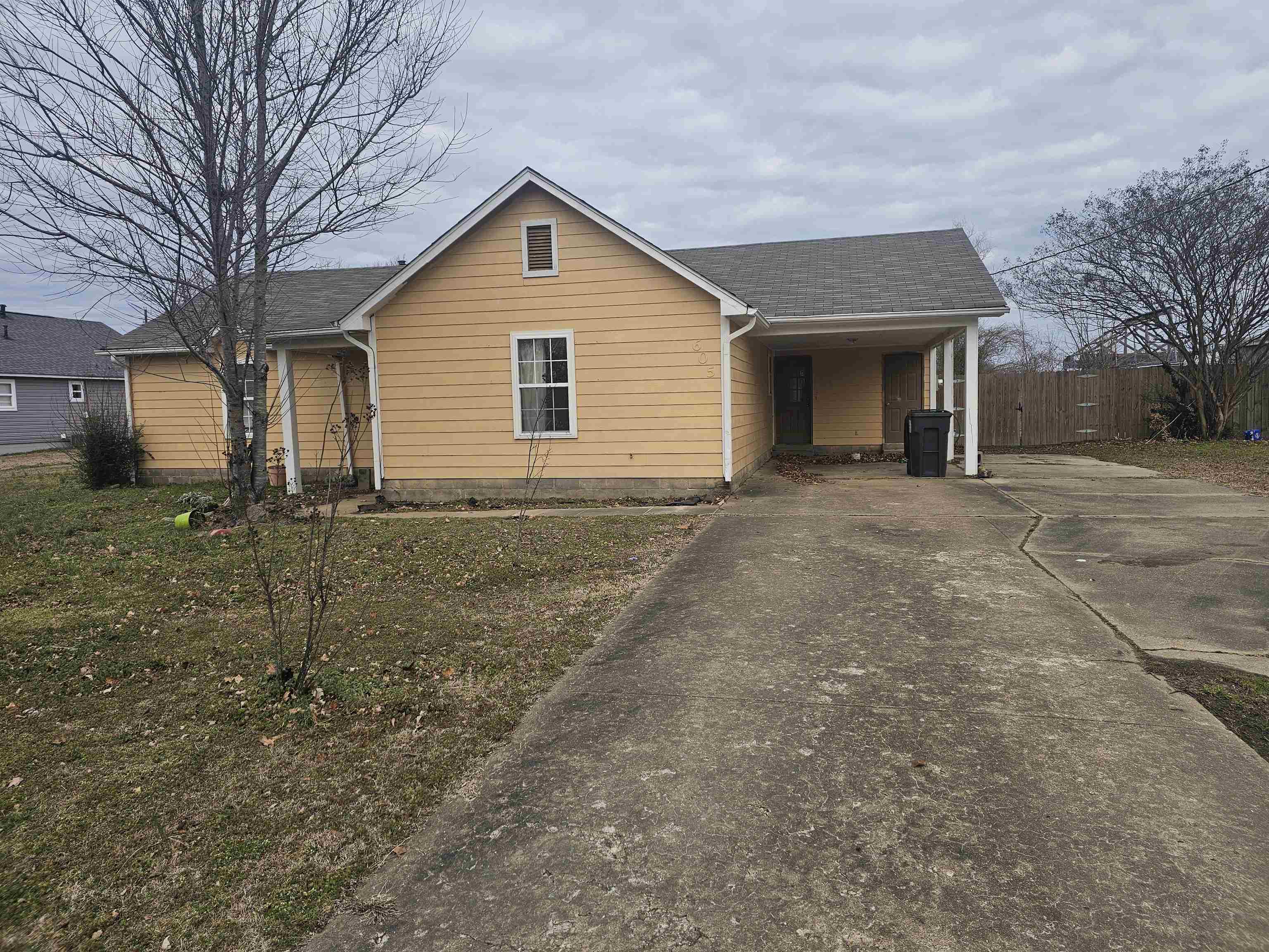 605 Junior Dr Property Photo 1