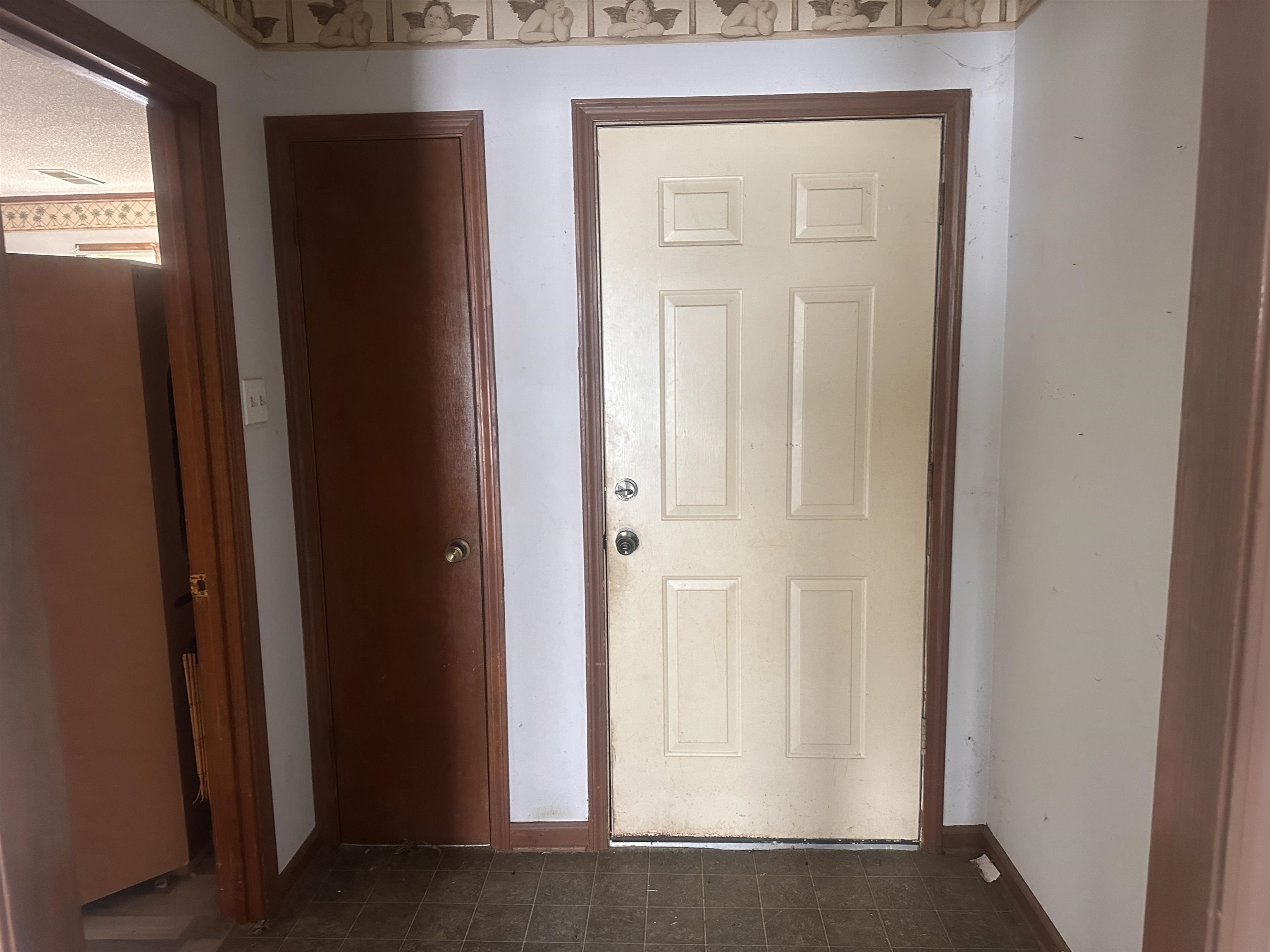 605 Junior Dr Property Photo 4