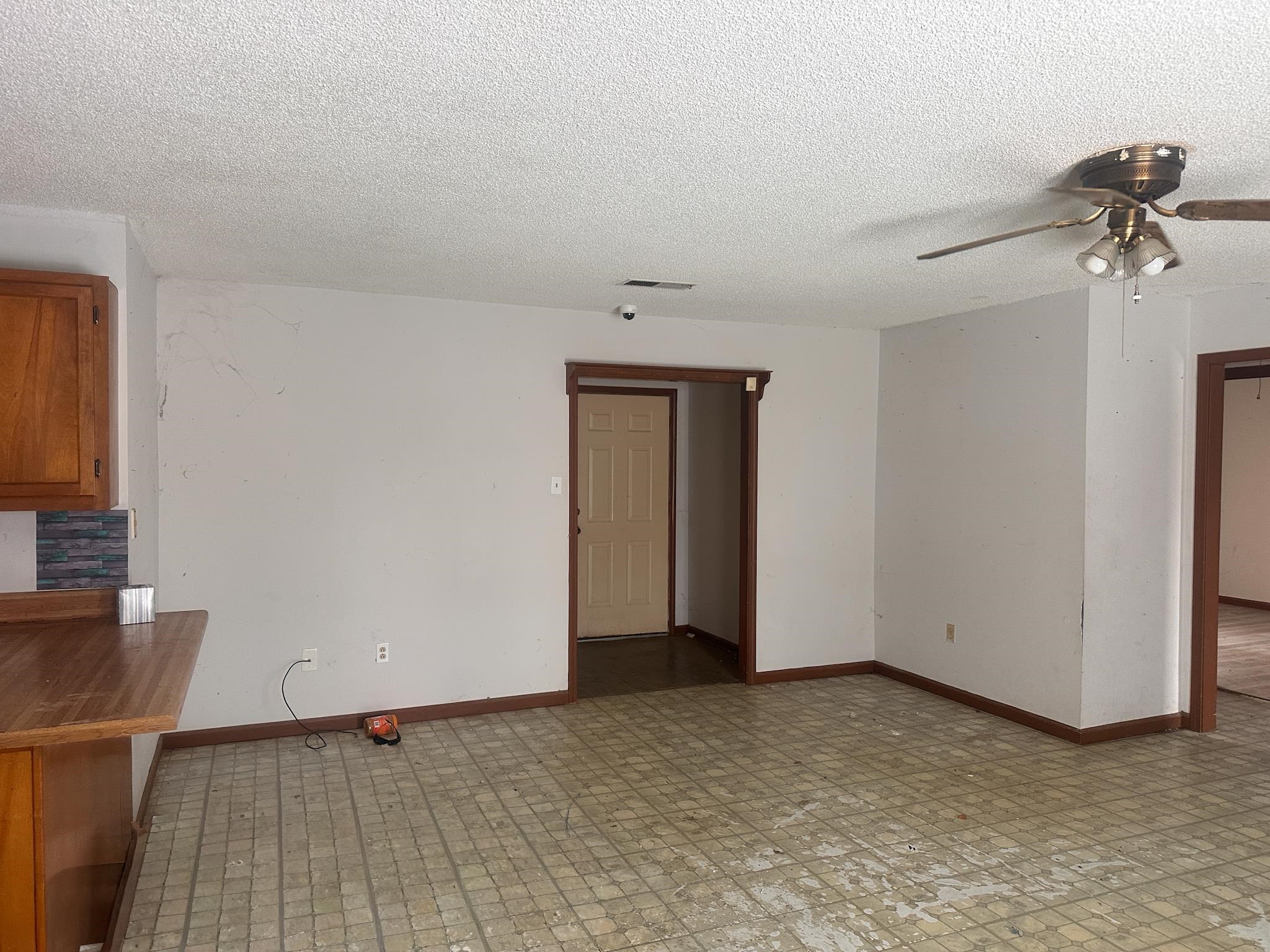 605 Junior Dr Property Photo 6