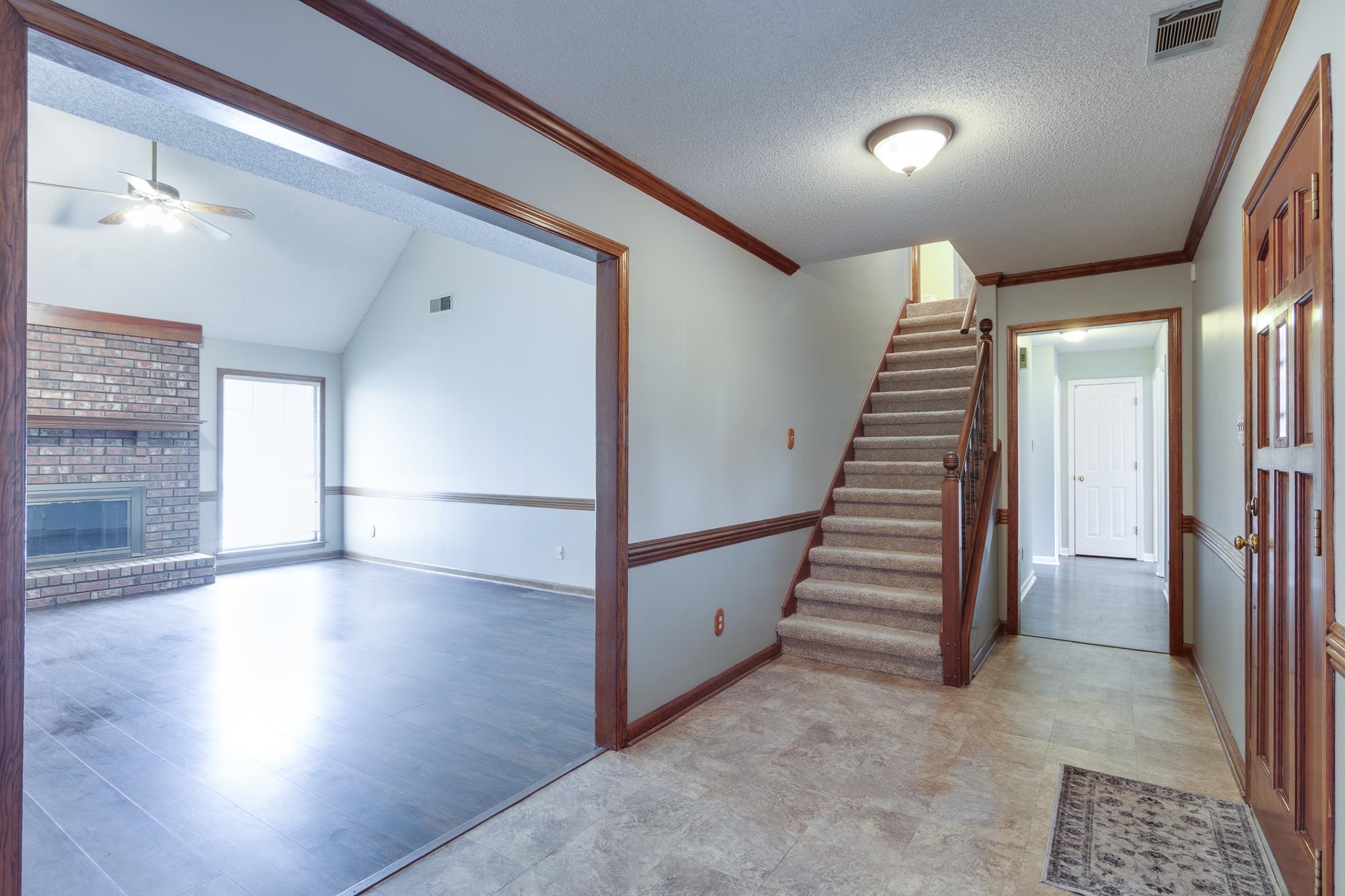 3758 Oak Forest Dr Property Photo 2