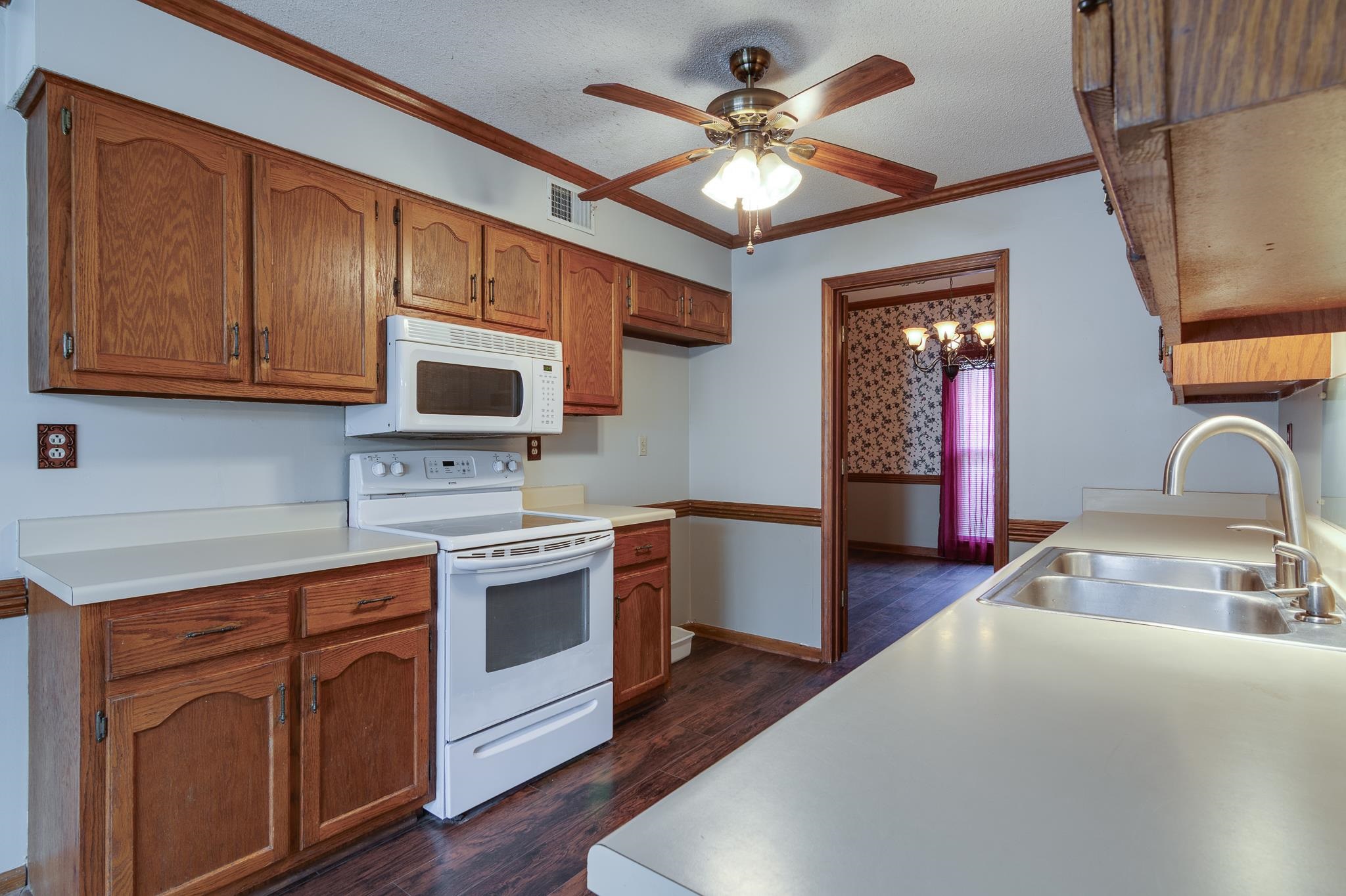 3758 Oak Forest Dr Property Photo 6