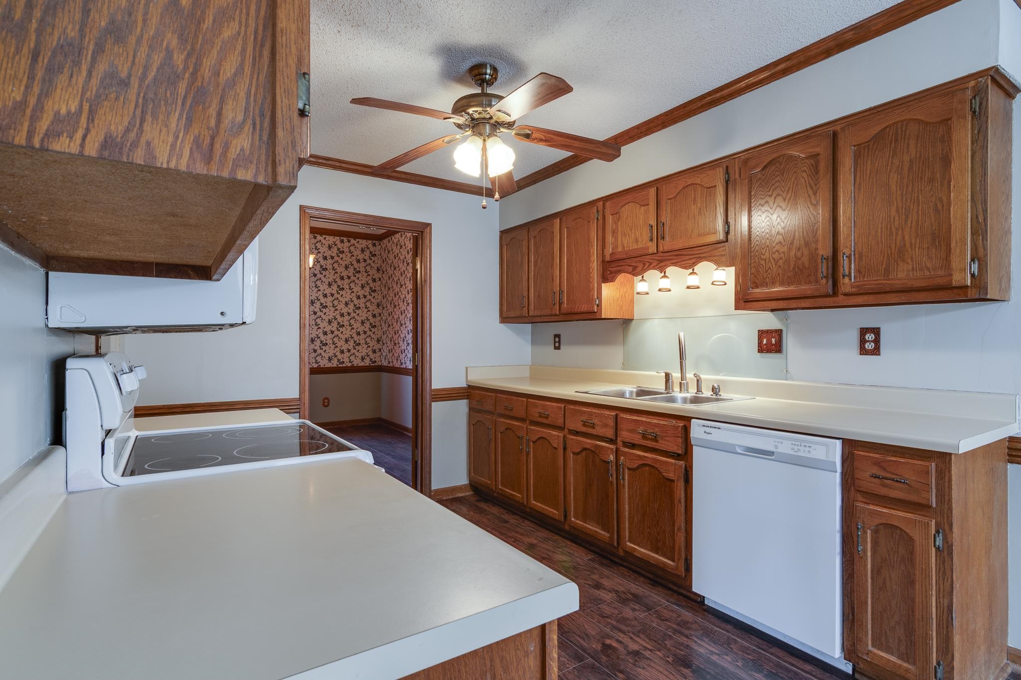 3758 Oak Forest Dr Property Photo 7