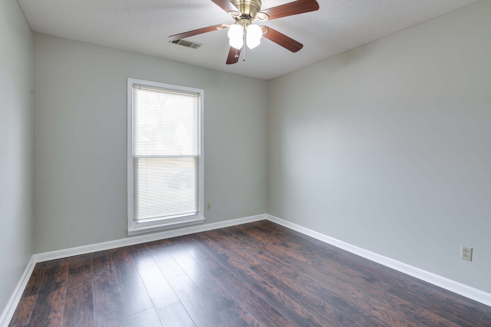 3758 Oak Forest Dr Property Photo 9
