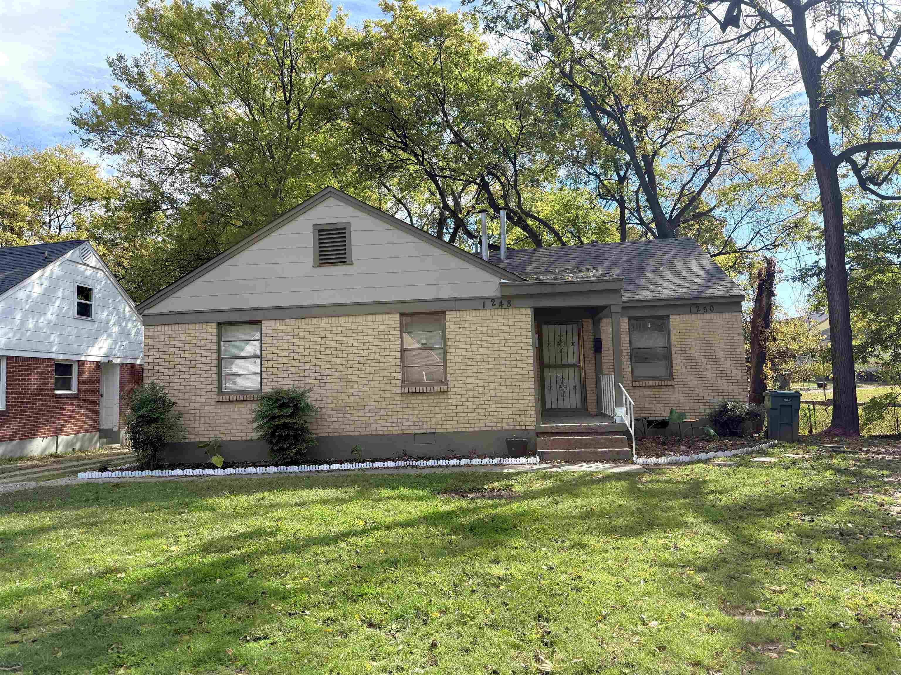 1248 Meda St Property Photo 1