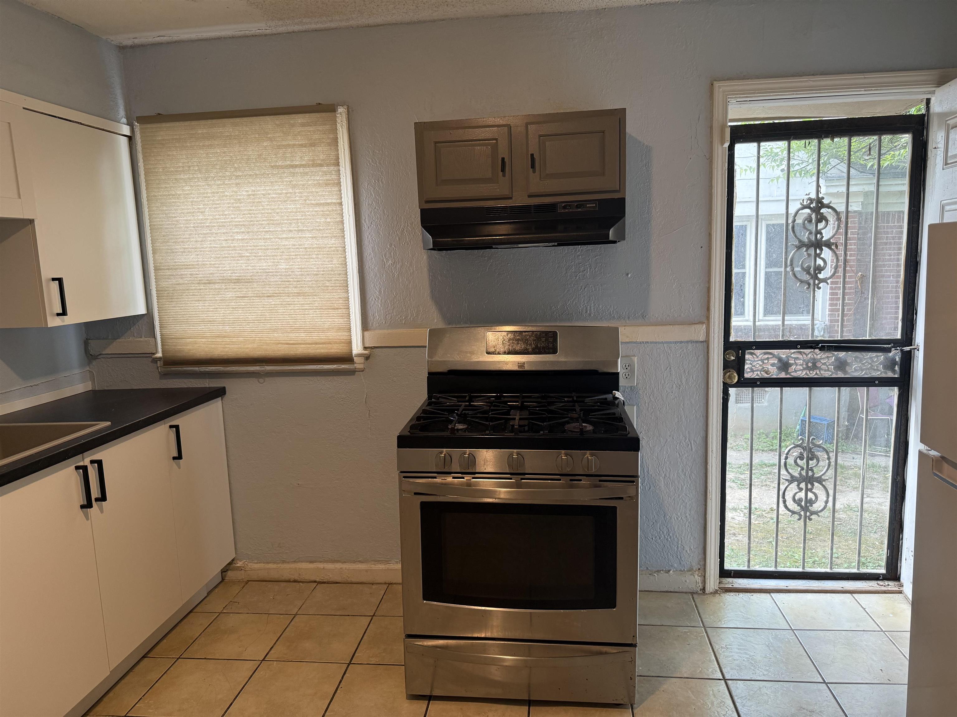 1248 Meda St Property Photo 5