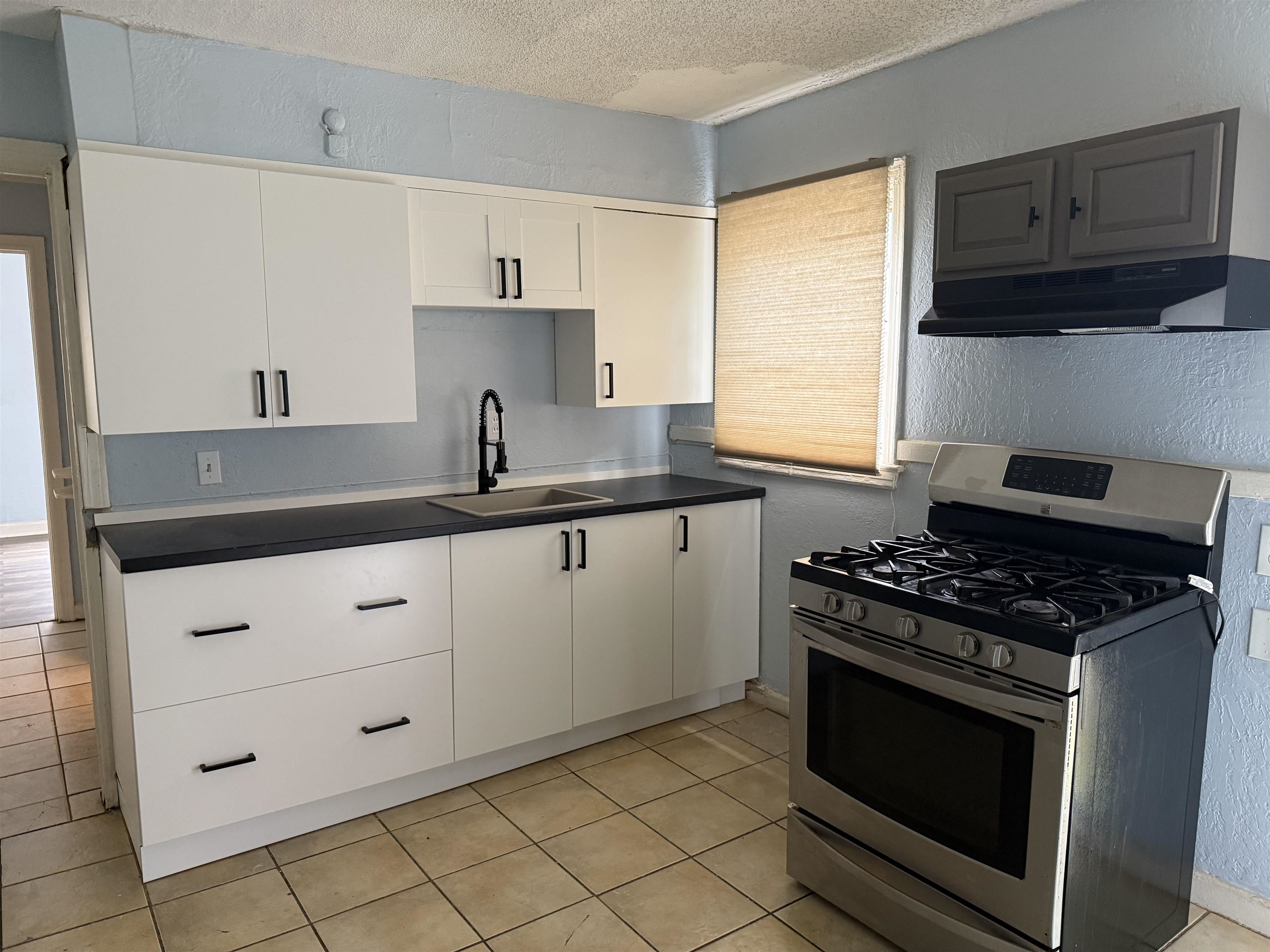 1248 Meda St Property Photo 6