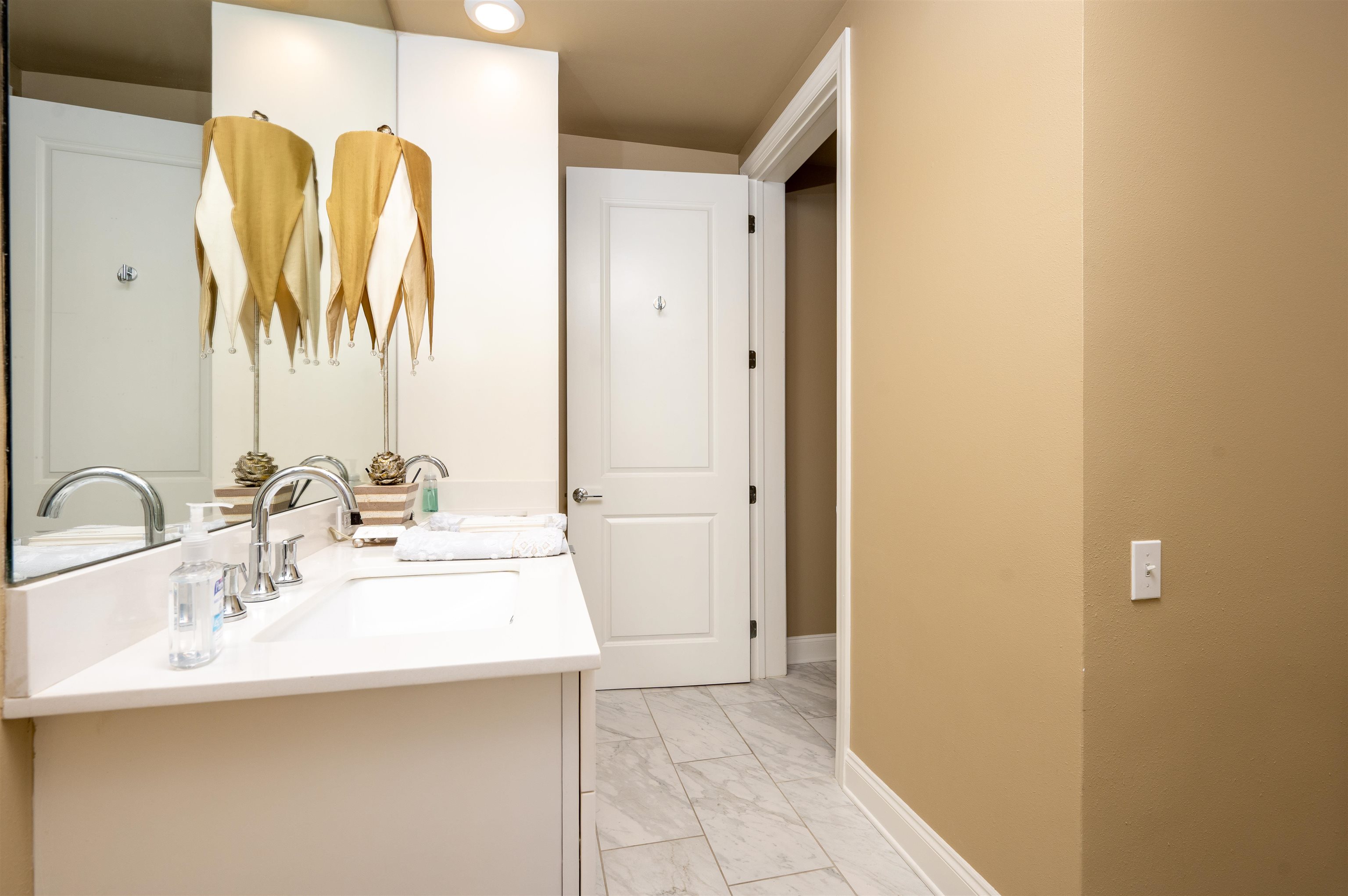 717 Riverside Dr 609/610 Property Photo 13
