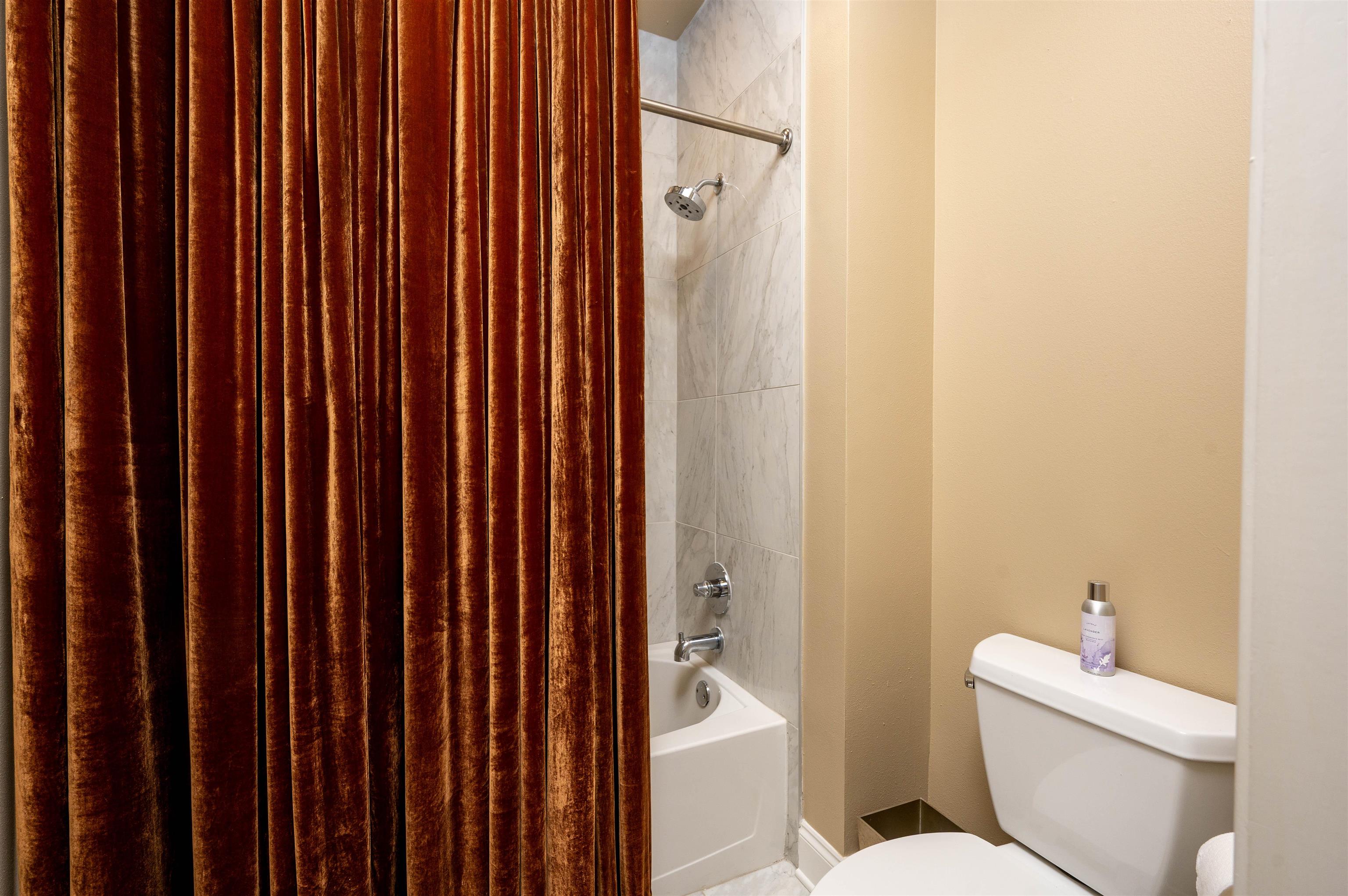 717 Riverside Dr 609/610 Property Photo 14