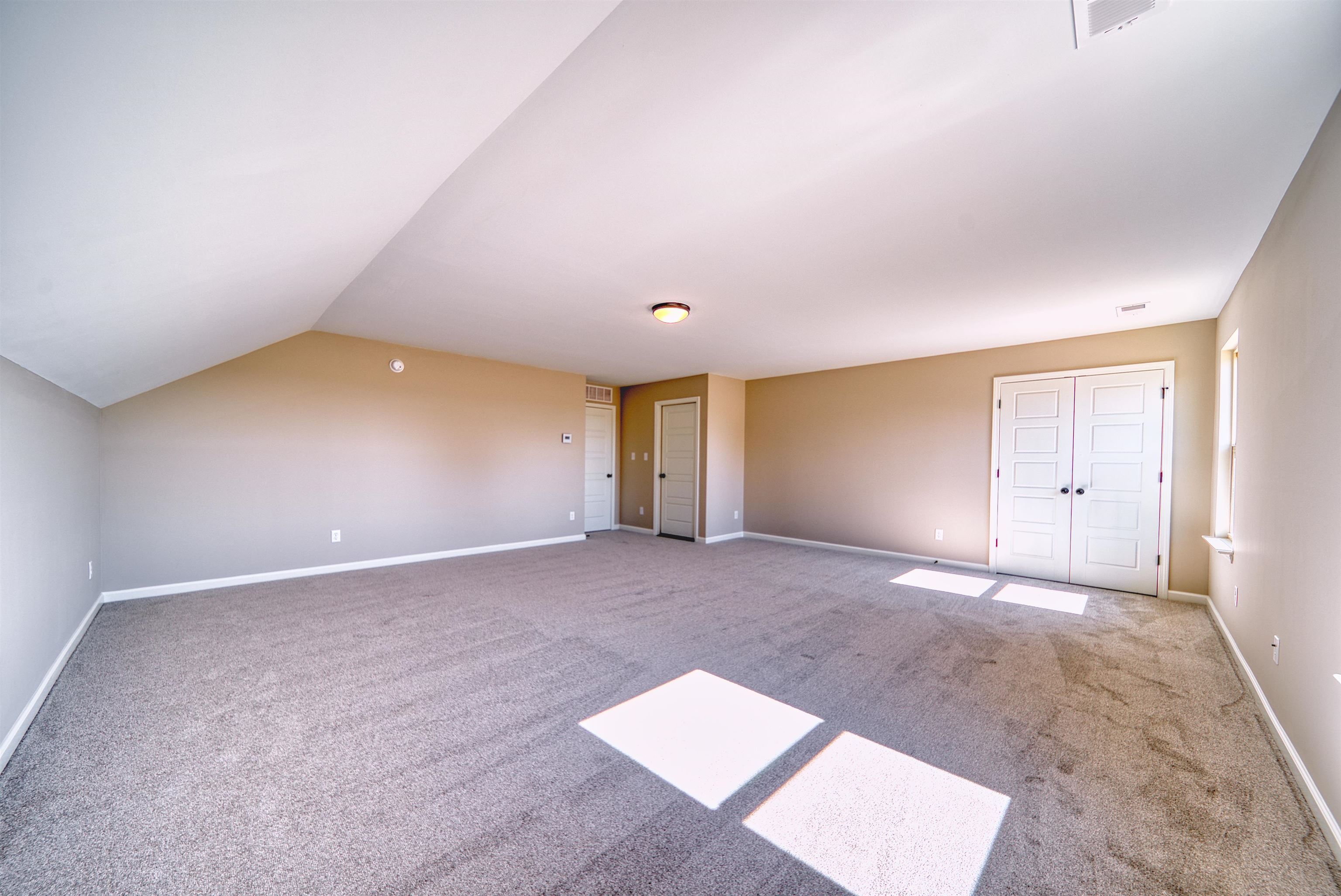19 Columbia Way Property Photo 32