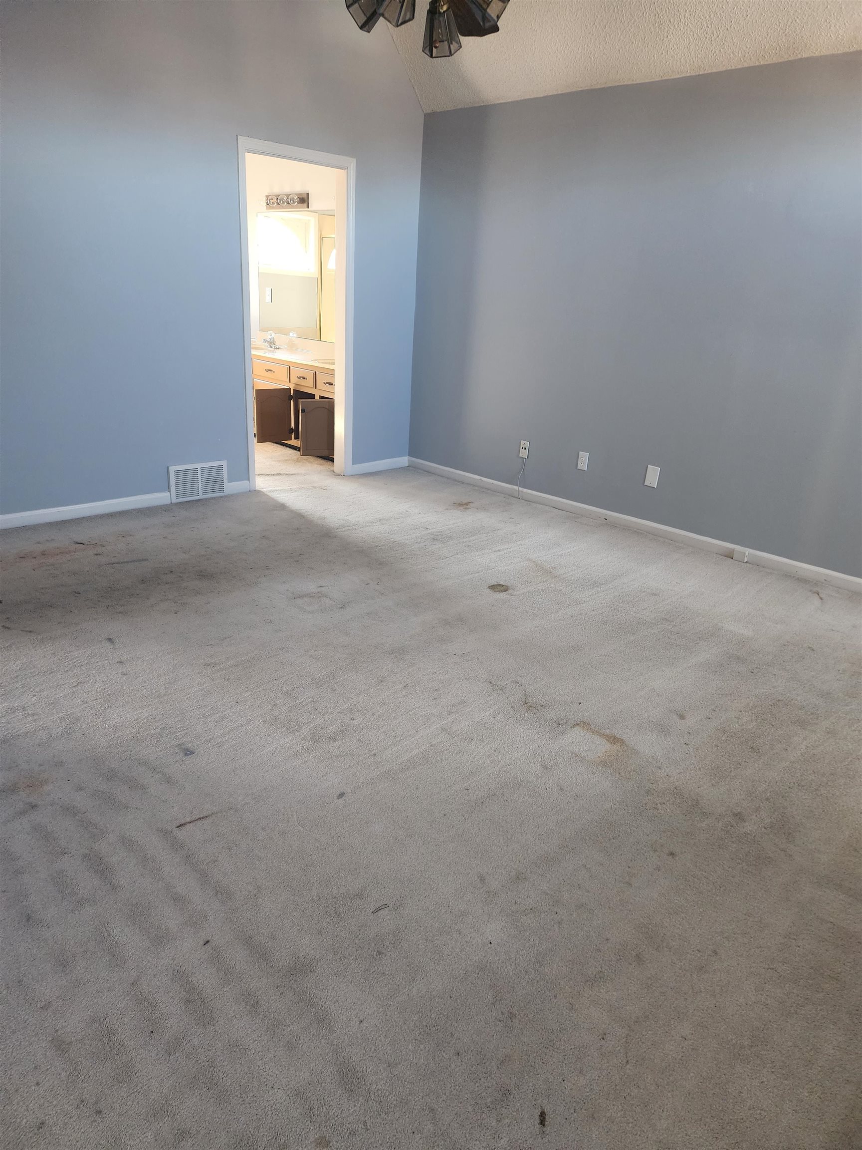 6767 Castlegate Cv Property Photo 7