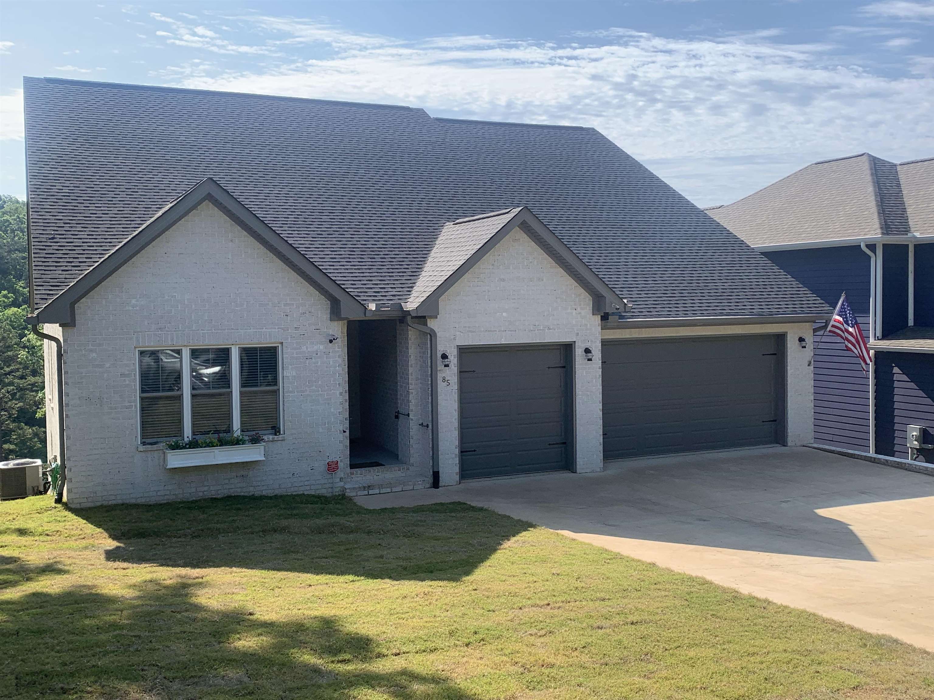 85 BREEZE PT SE Property Photo 1