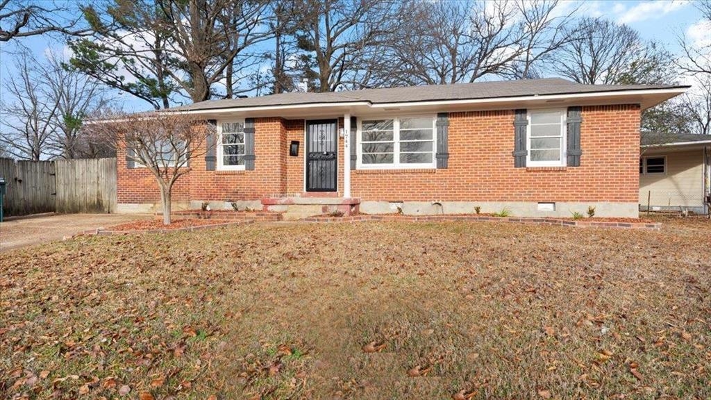 1744 S Dearing Rd Property Photo 1