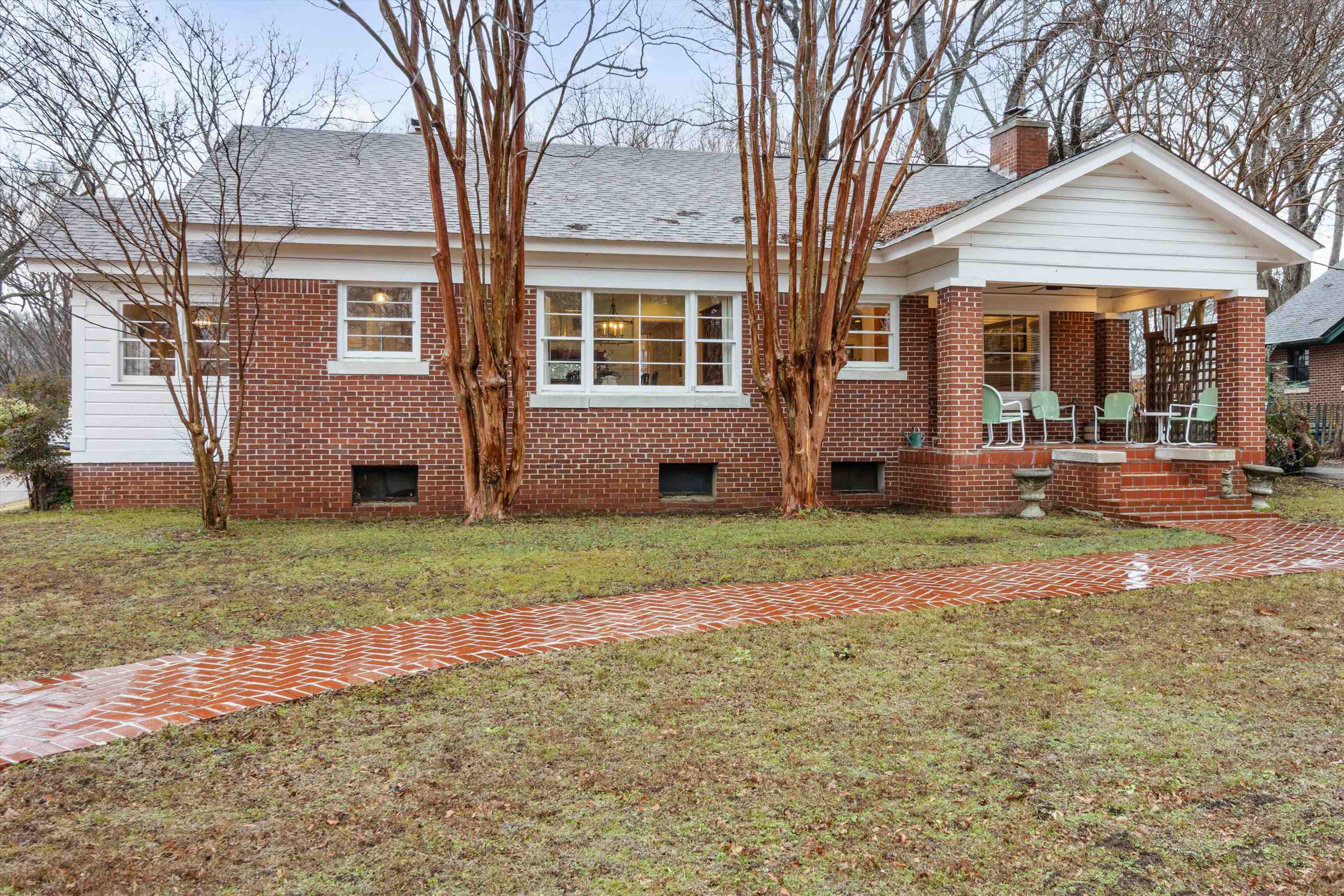 110 W Poplar Ave Property Photo 3