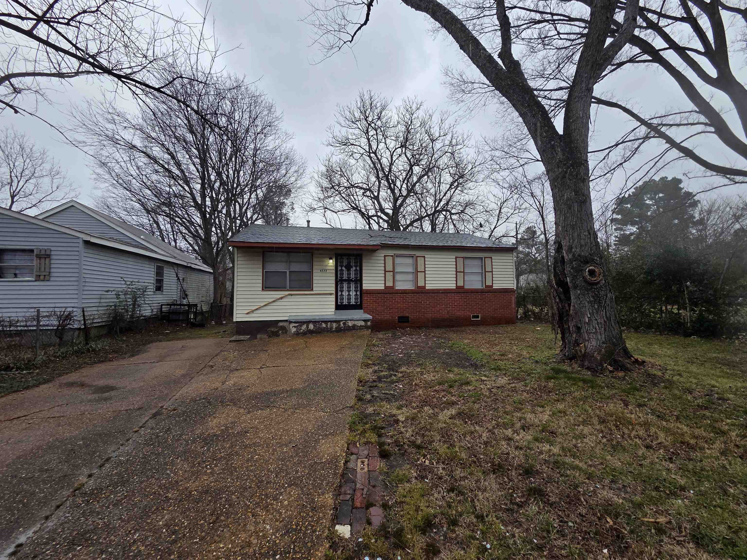 4535 BEACON HILL DR Property Photo 1
