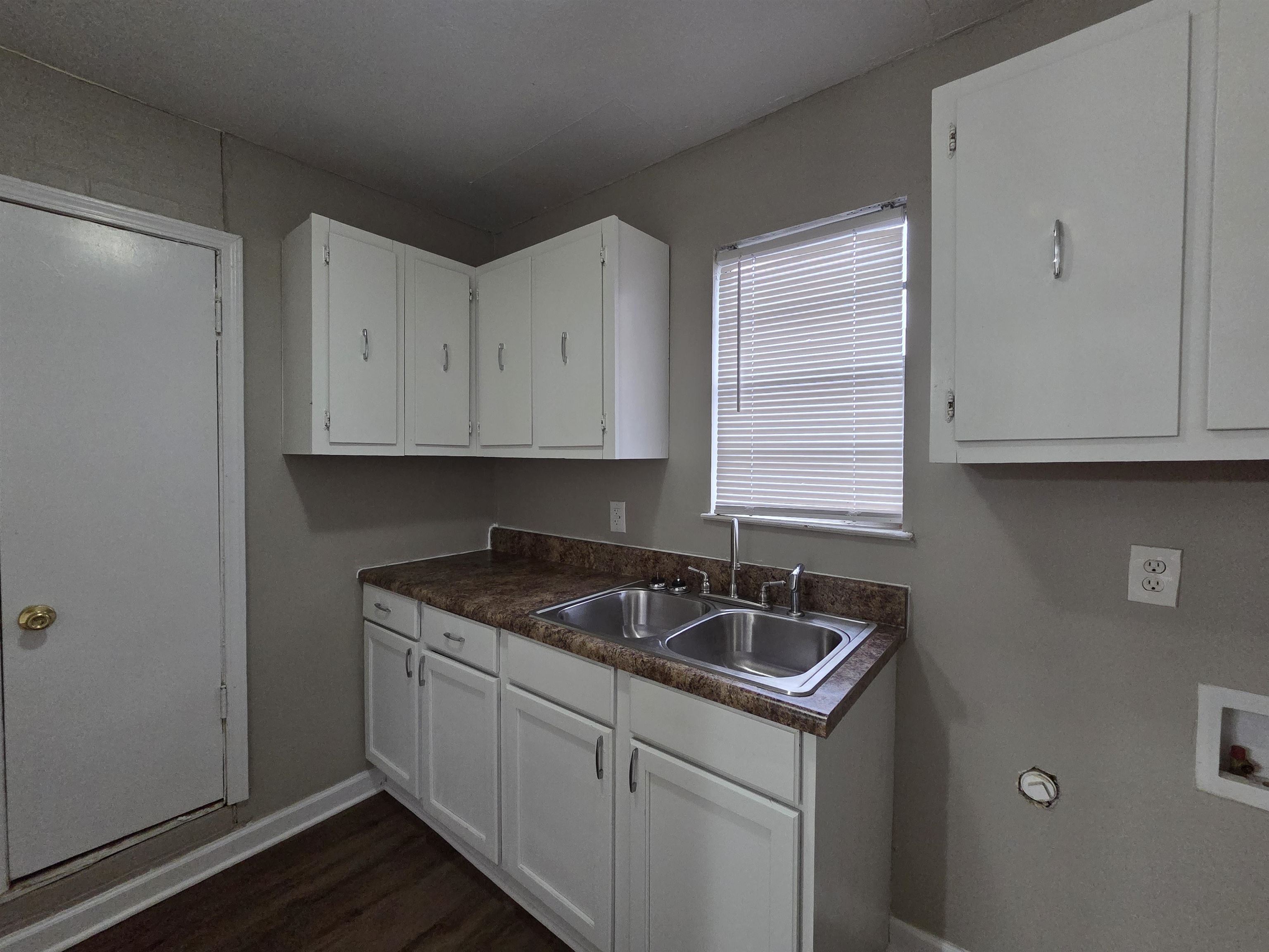 4535 Beacon Hill Dr Property Photo 16