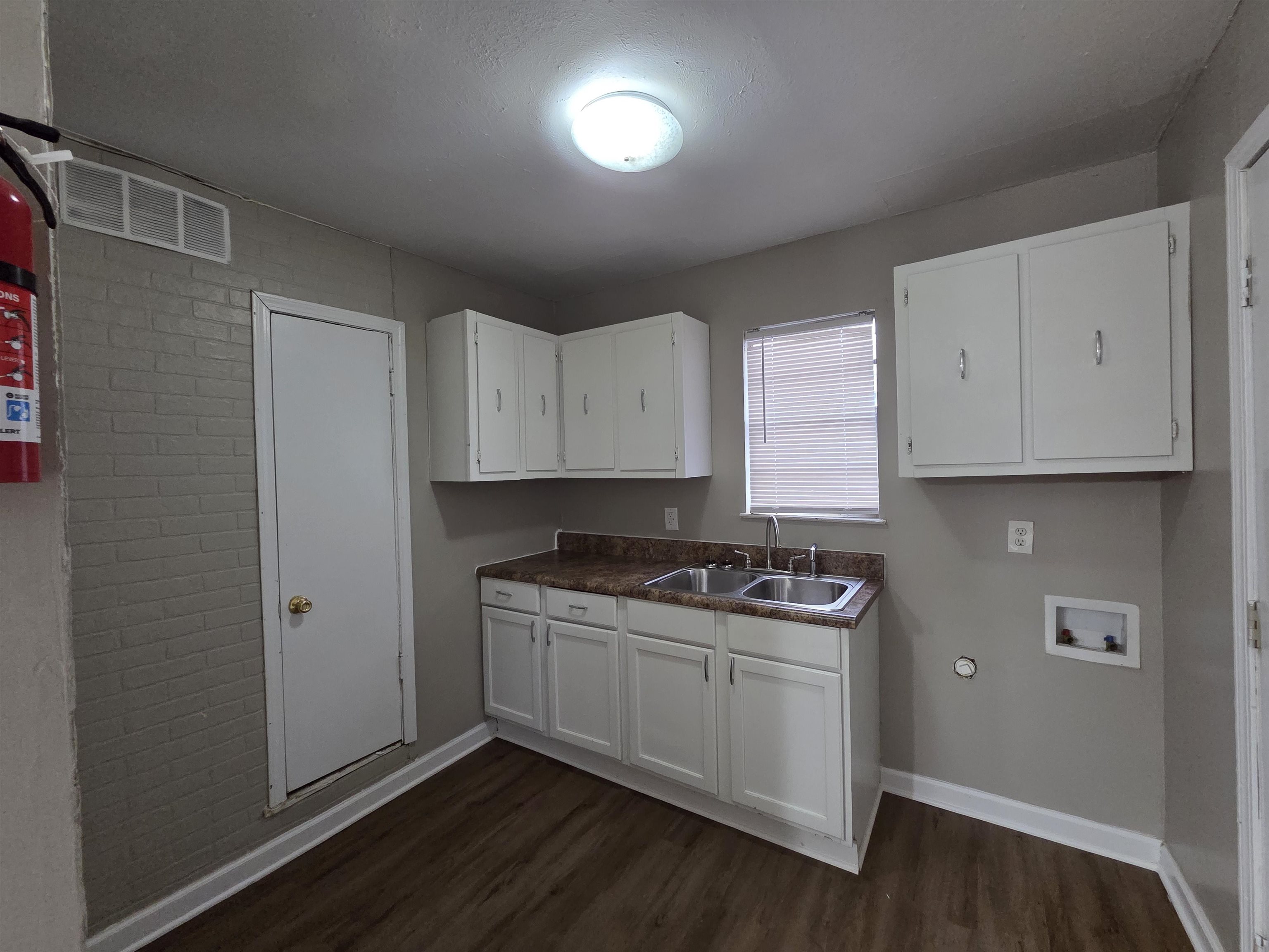 4535 Beacon Hill Dr Property Photo 18