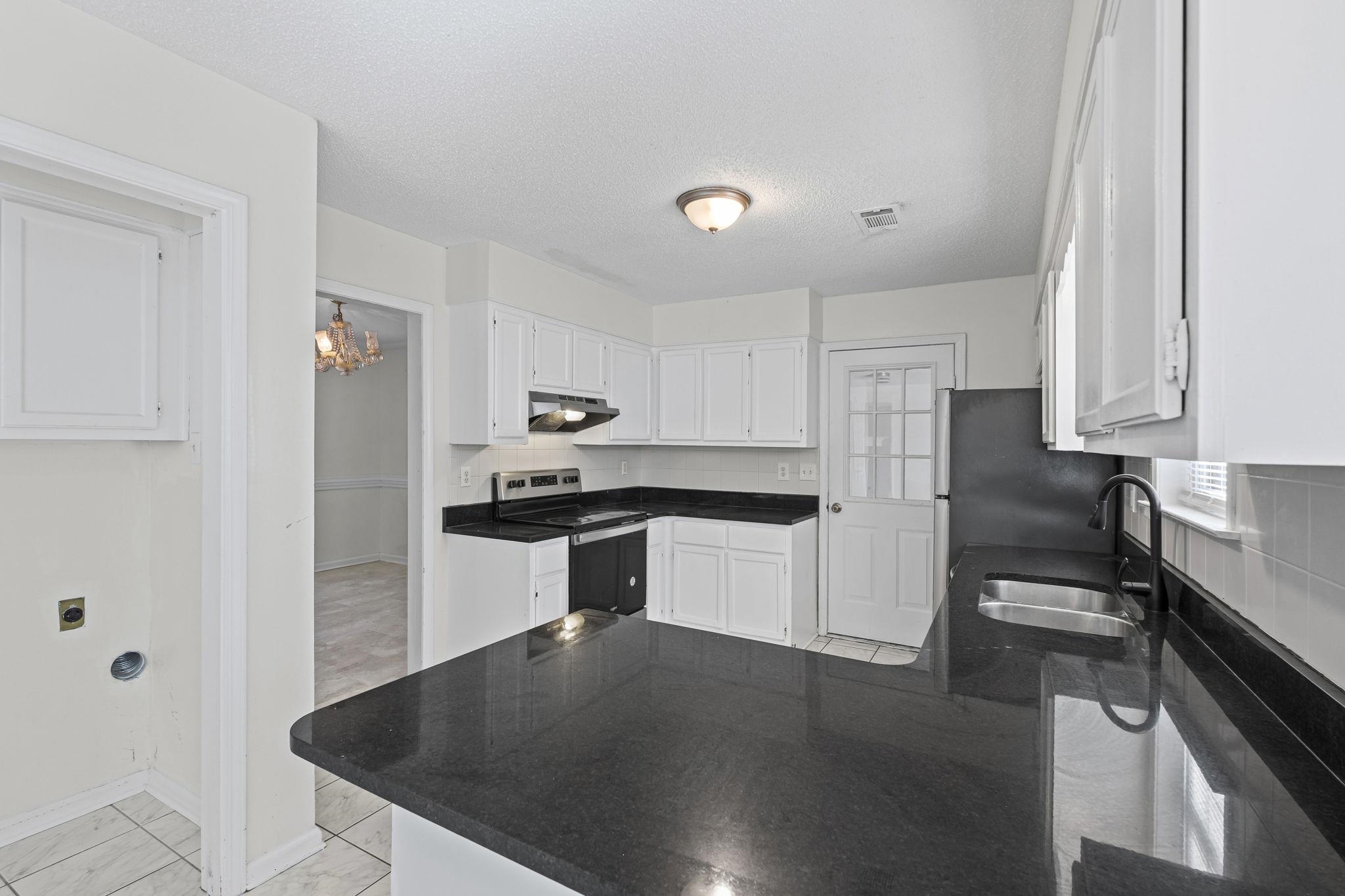 5875 Sycamore Manor Cv Property Photo 13