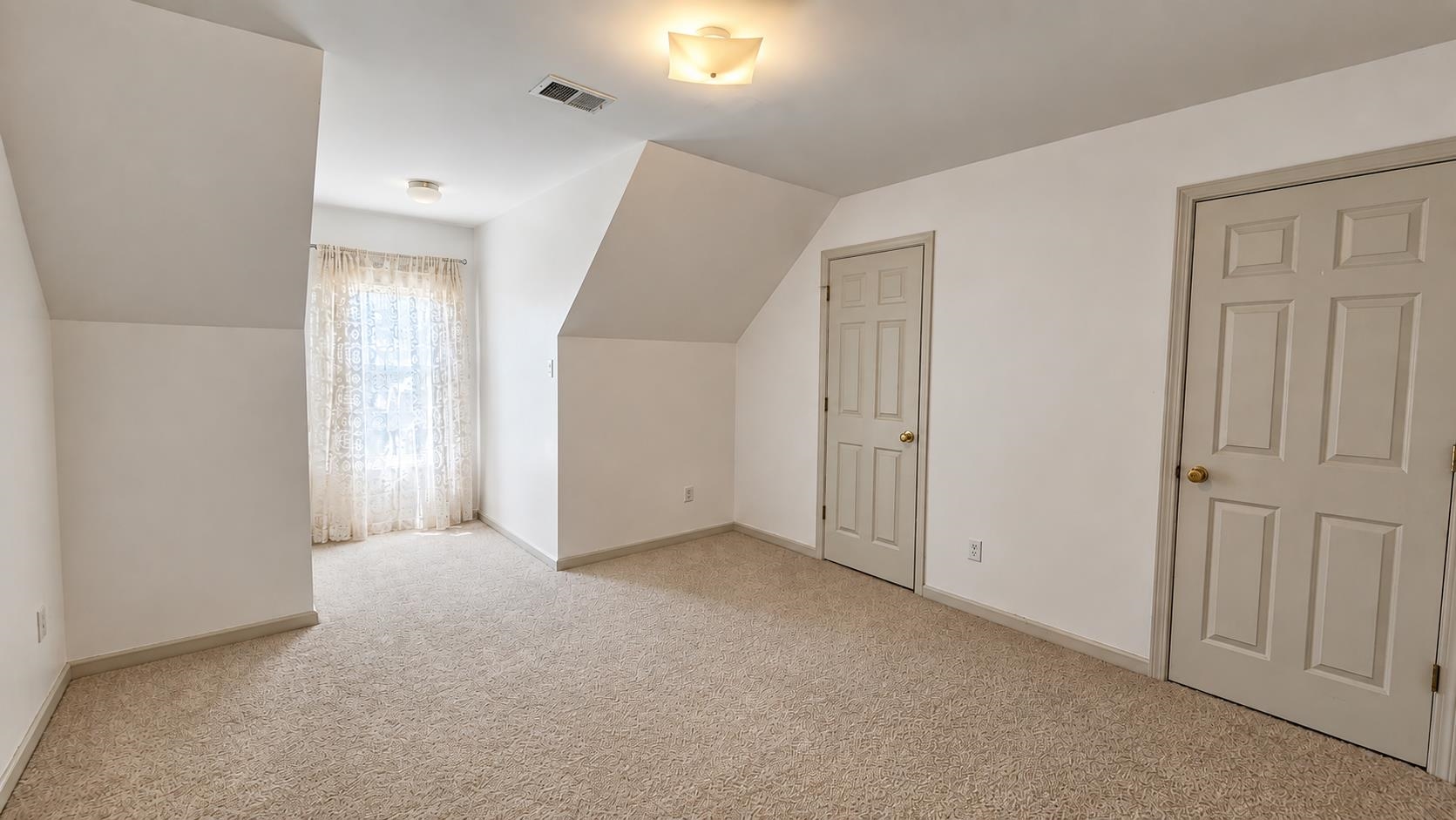 1923 Swynford Ln Property Photo 24