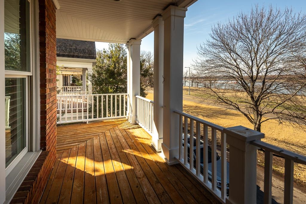 1072 Island Dr Property Photo 5