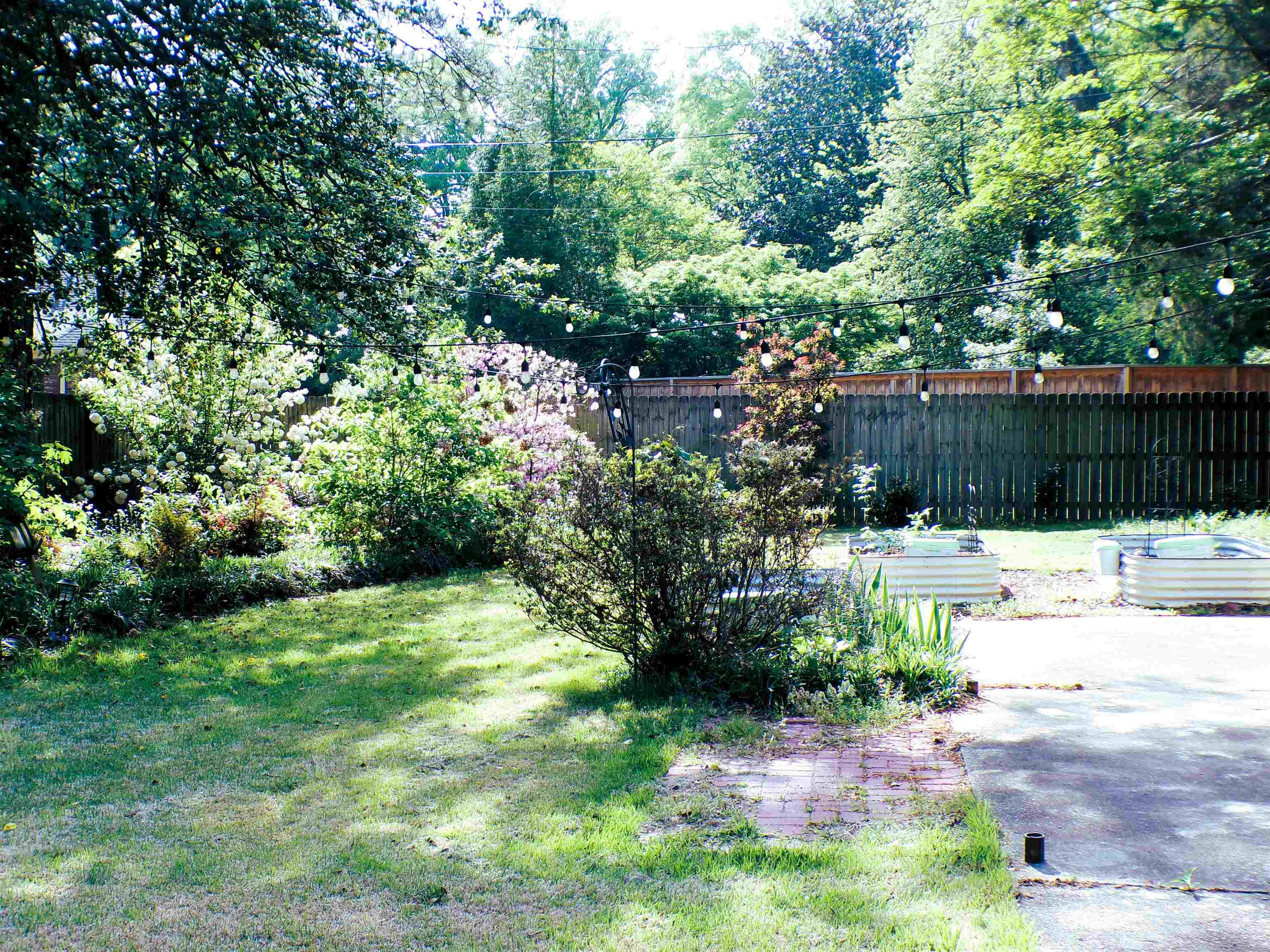 527 S Goodlett St Property Photo 3
