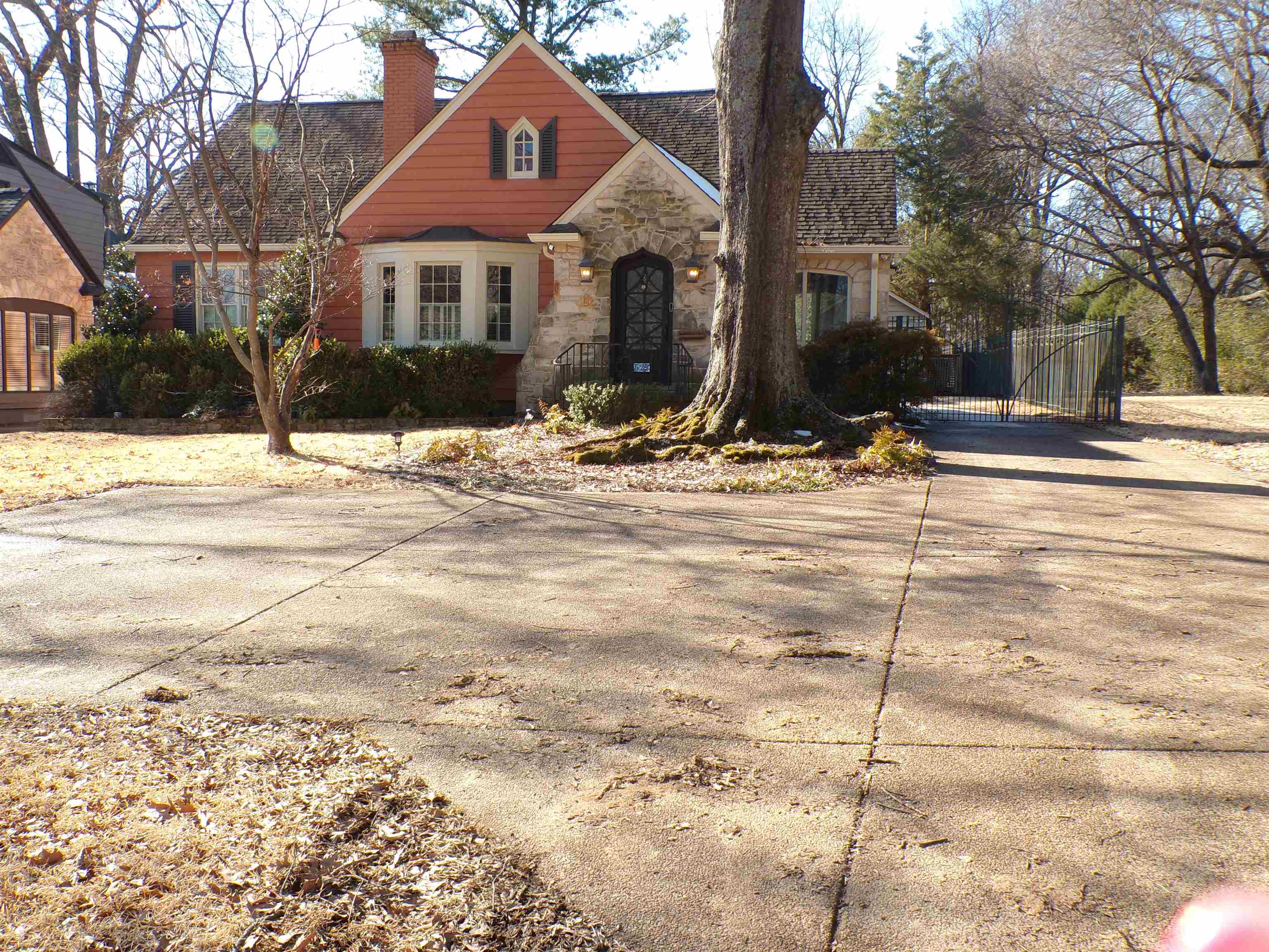 527 S Goodlett St Property Photo 5