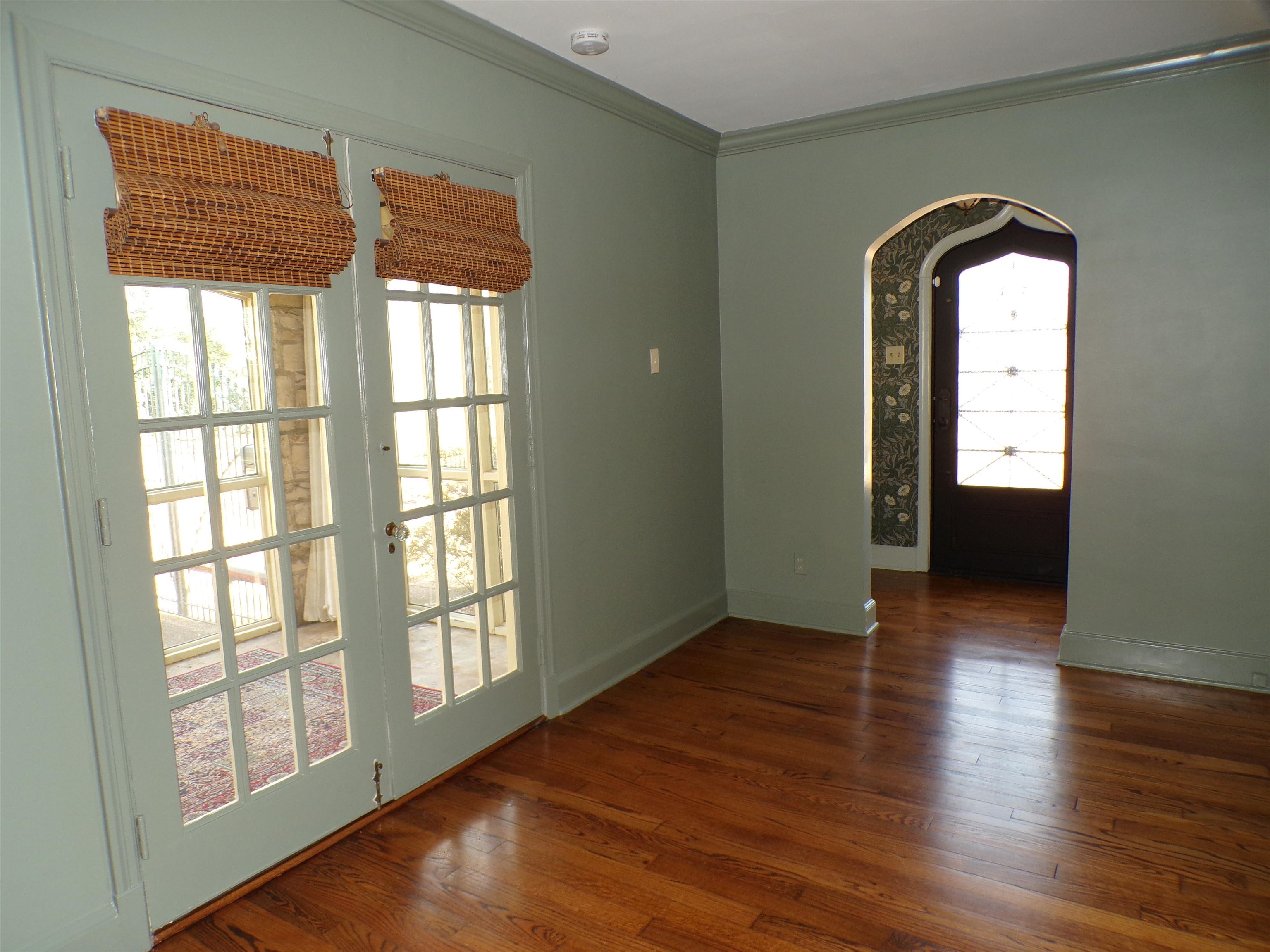 527 S Goodlett St Property Photo 6