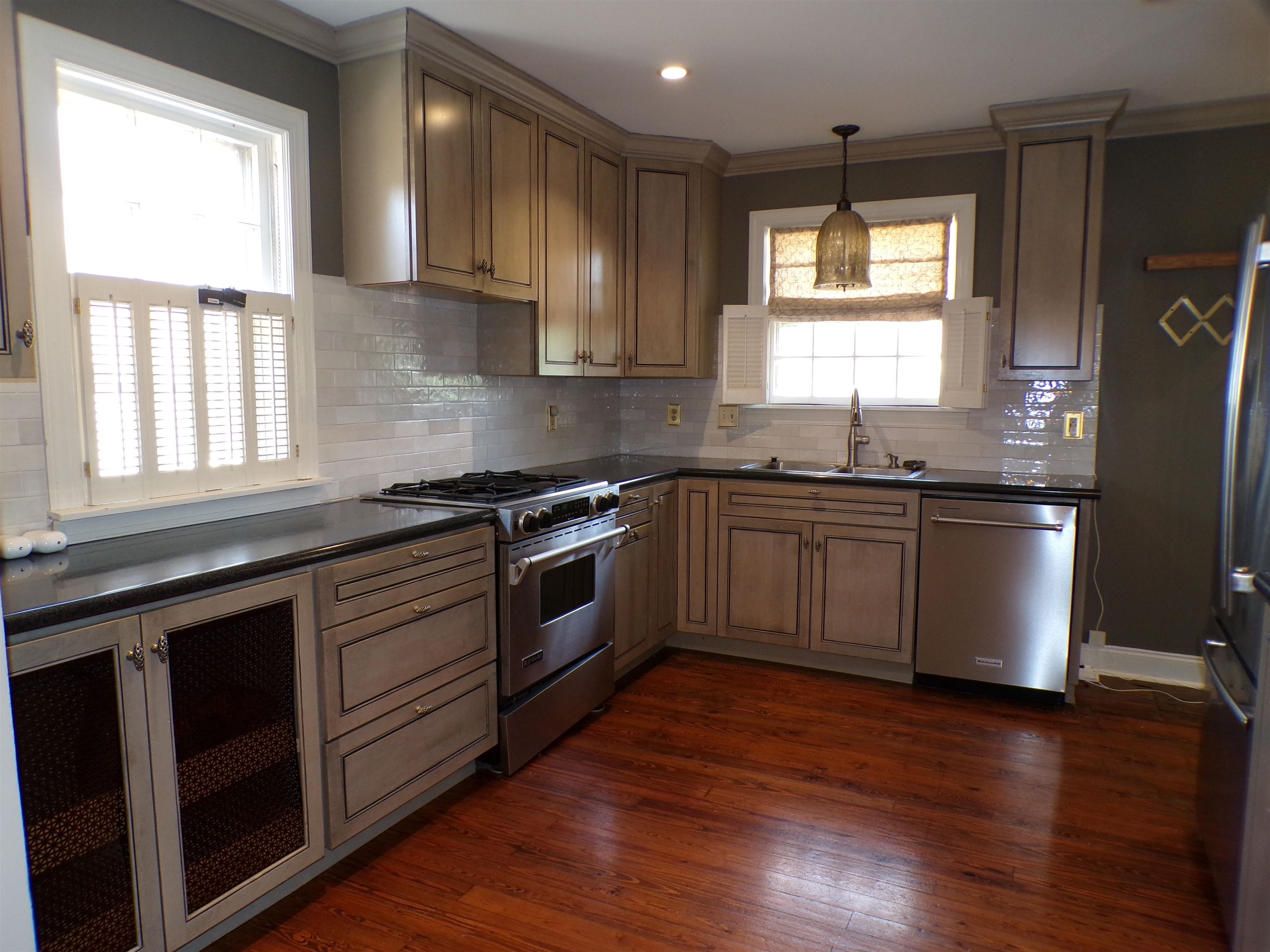 527 S Goodlett St Property Photo 17
