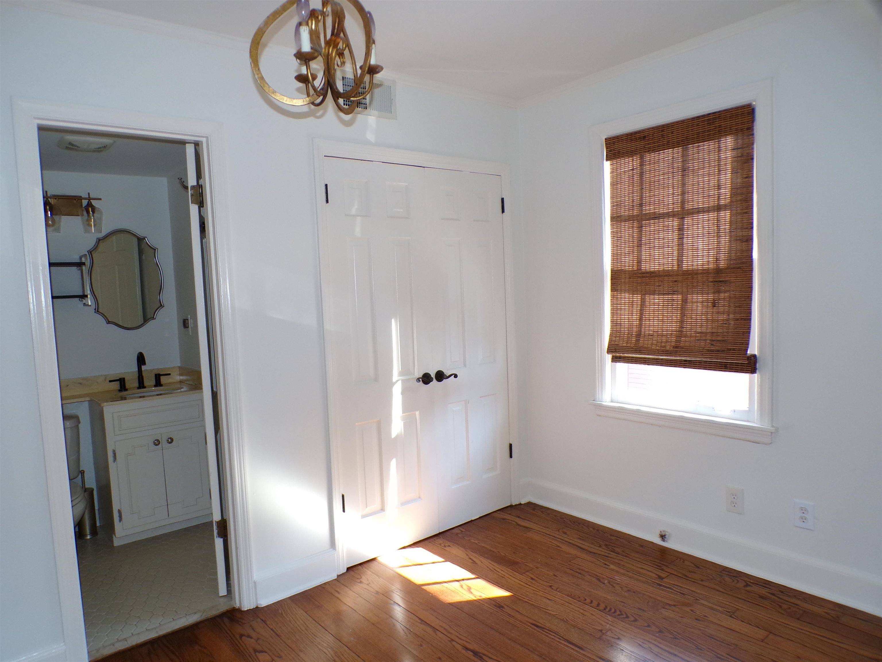 527 S Goodlett St Property Photo 26