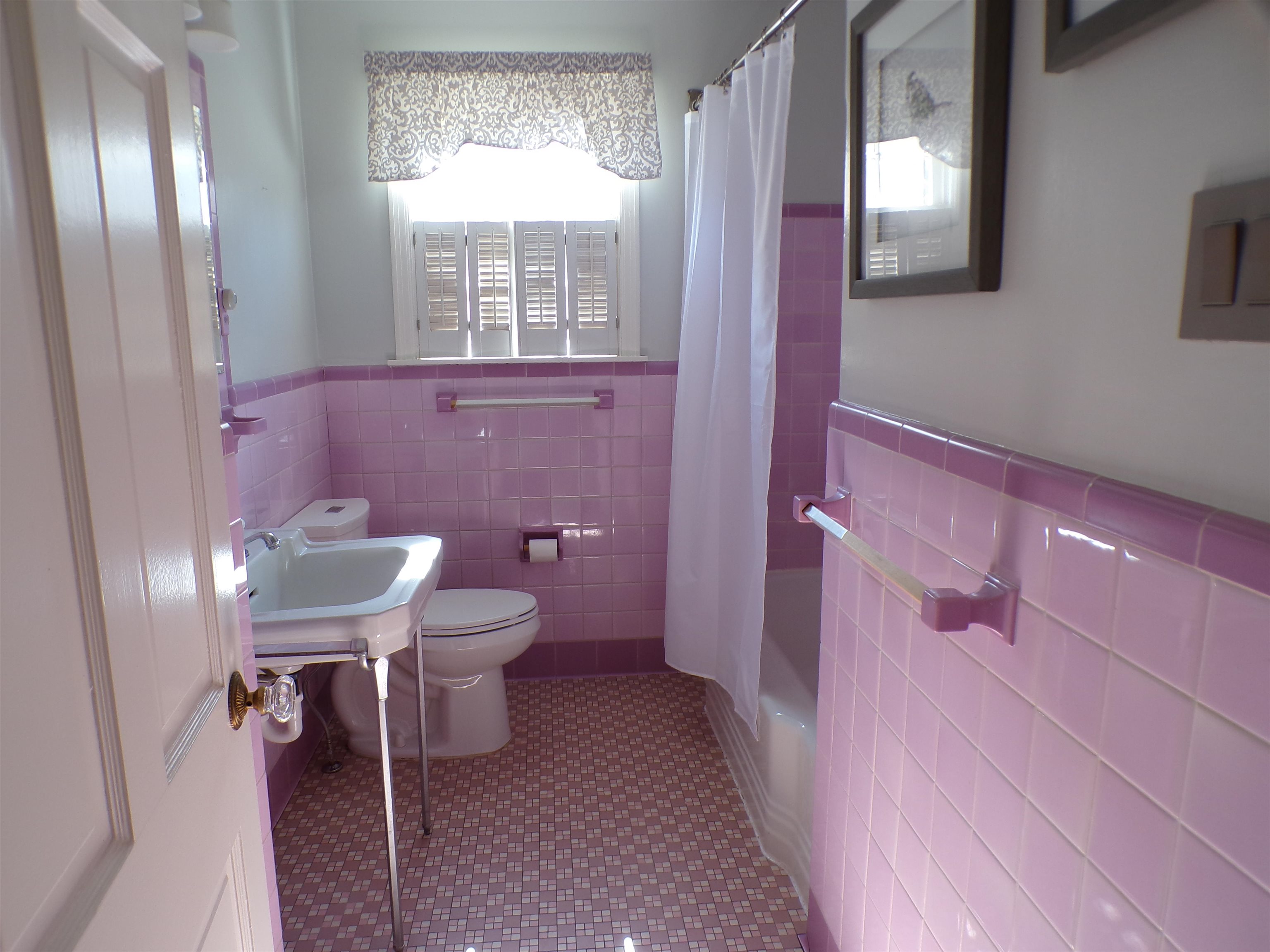 527 S Goodlett St Property Photo 27