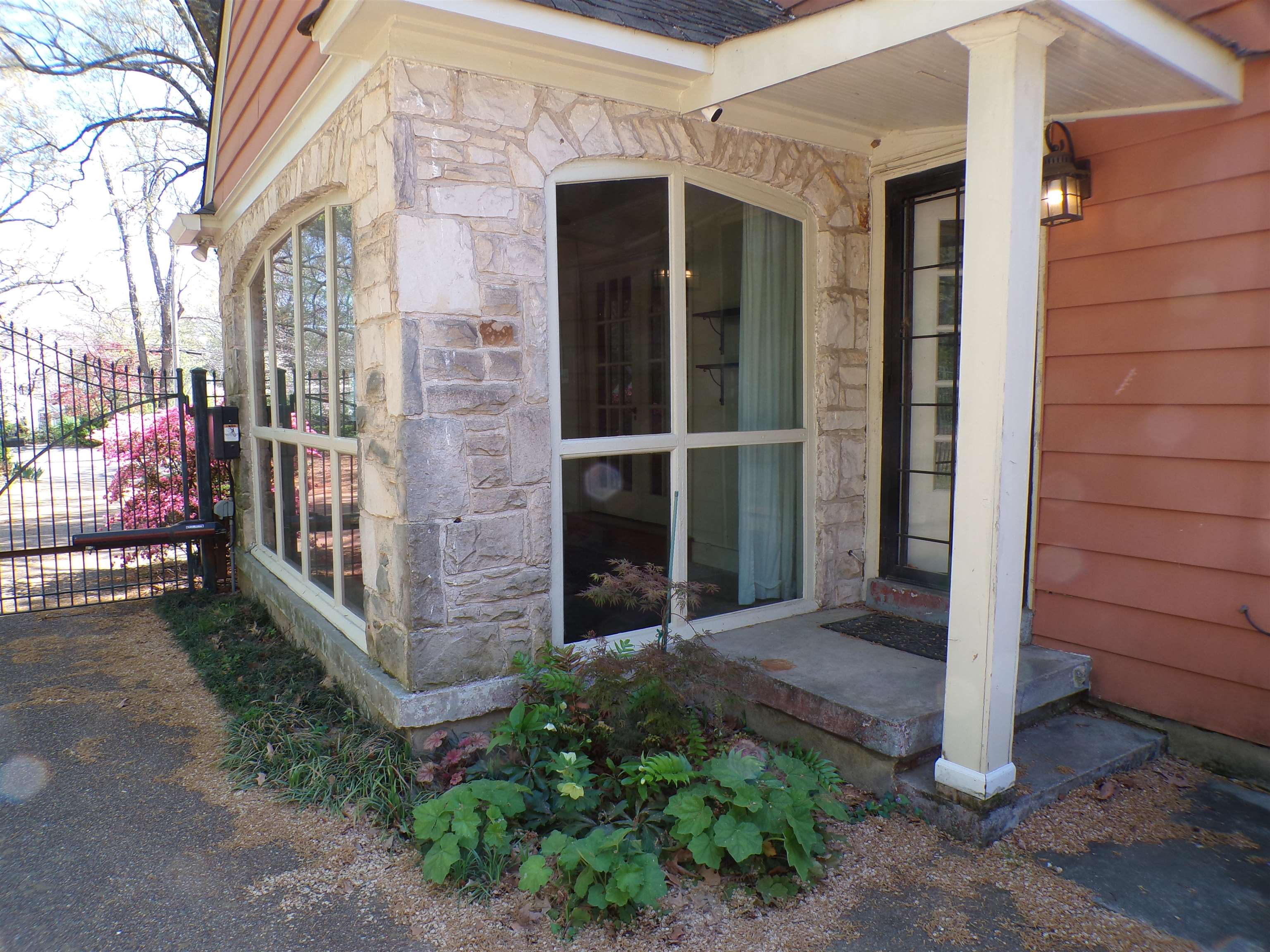 527 S Goodlett St Property Photo 30