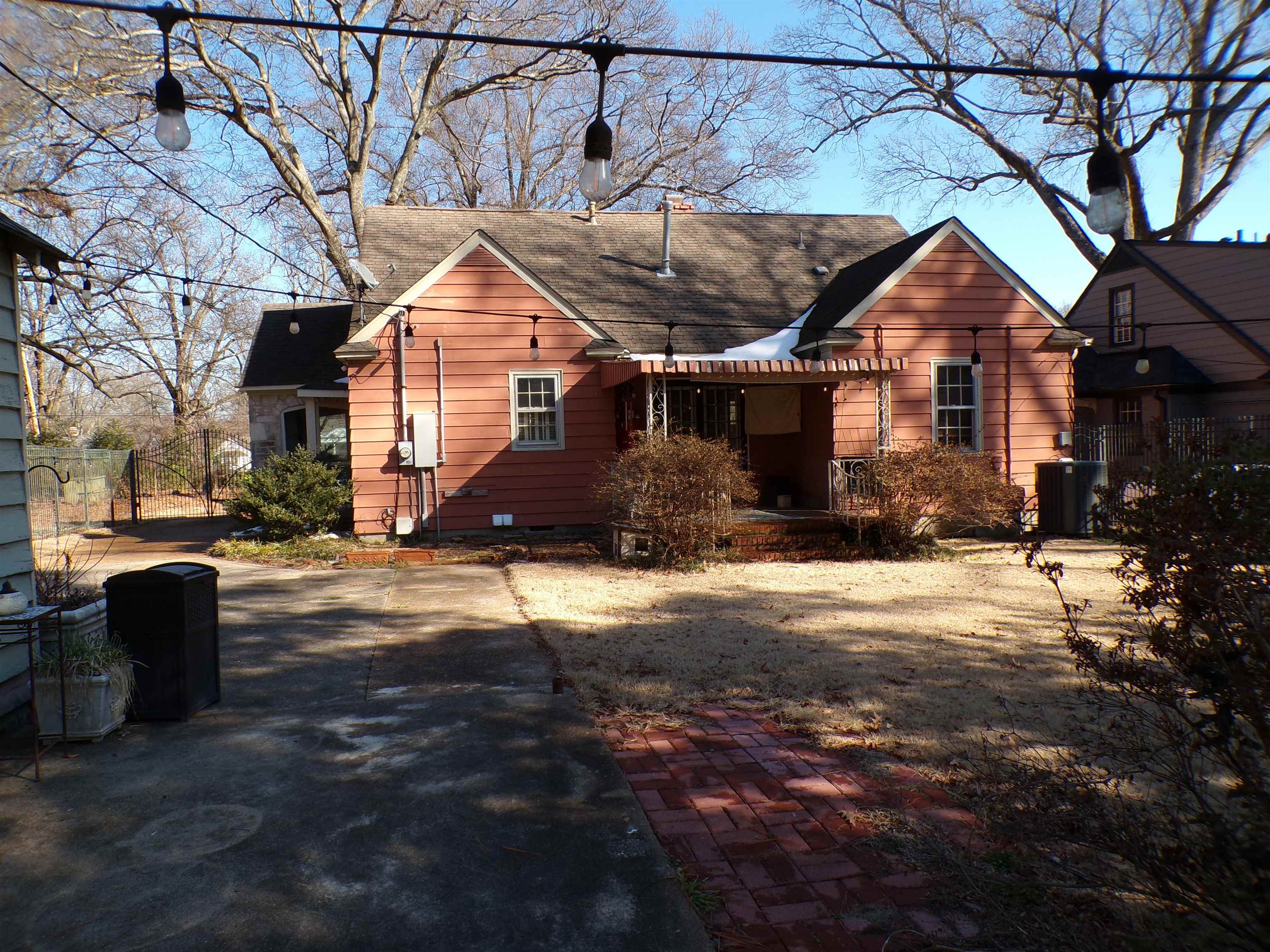 527 S Goodlett St Property Photo 33
