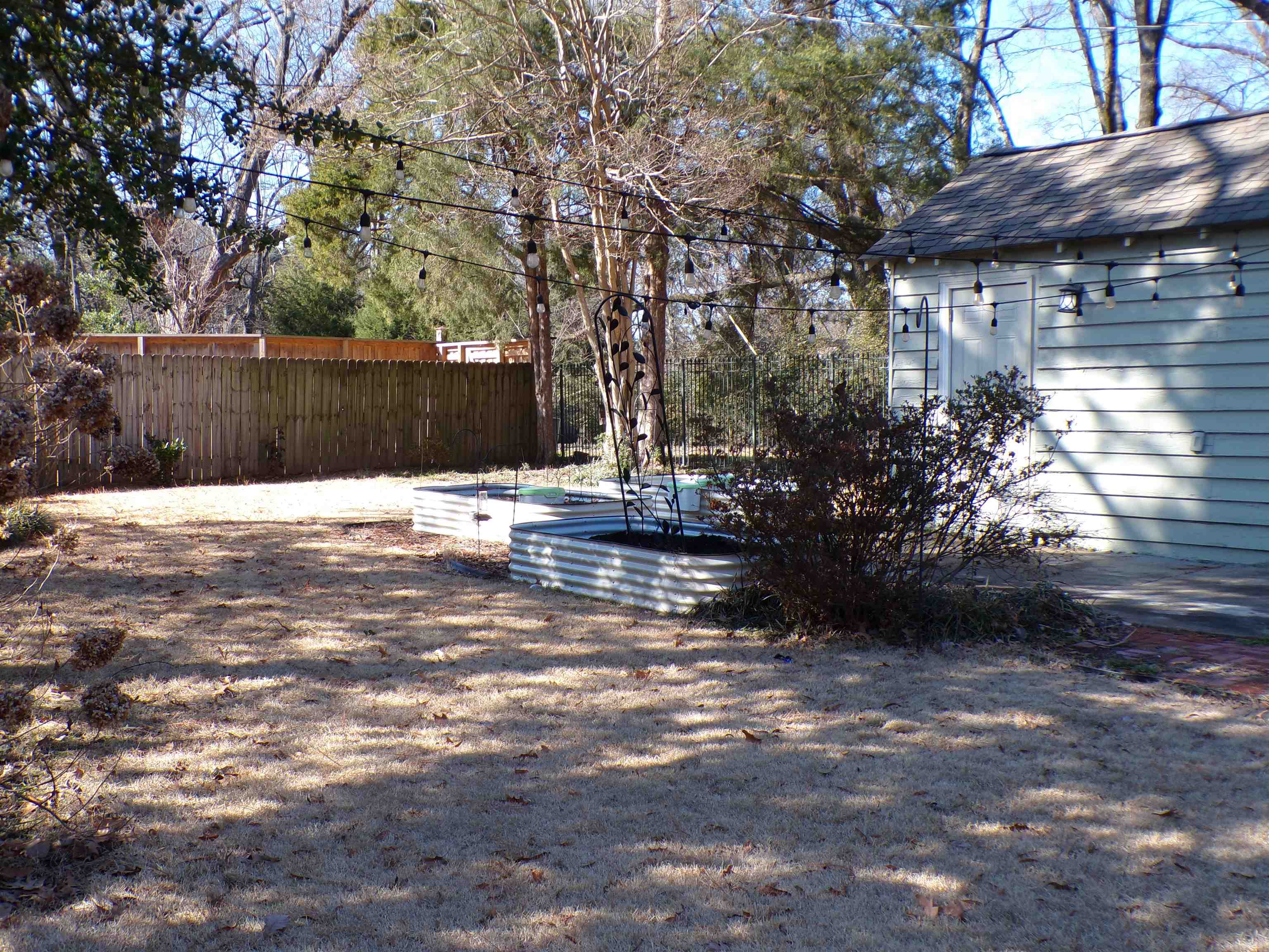 527 S Goodlett St Property Photo 35