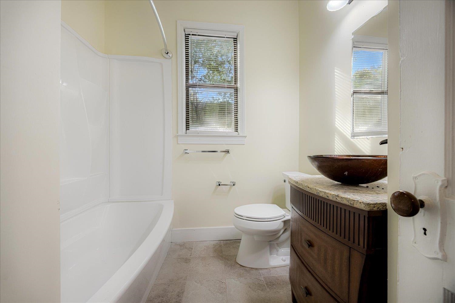 431 Alexander St Property Photo 6
