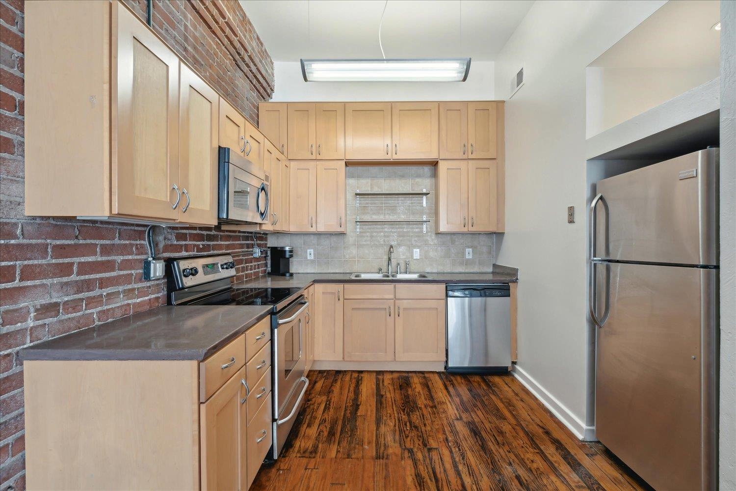 413 S Main St 206 Property Photo 8