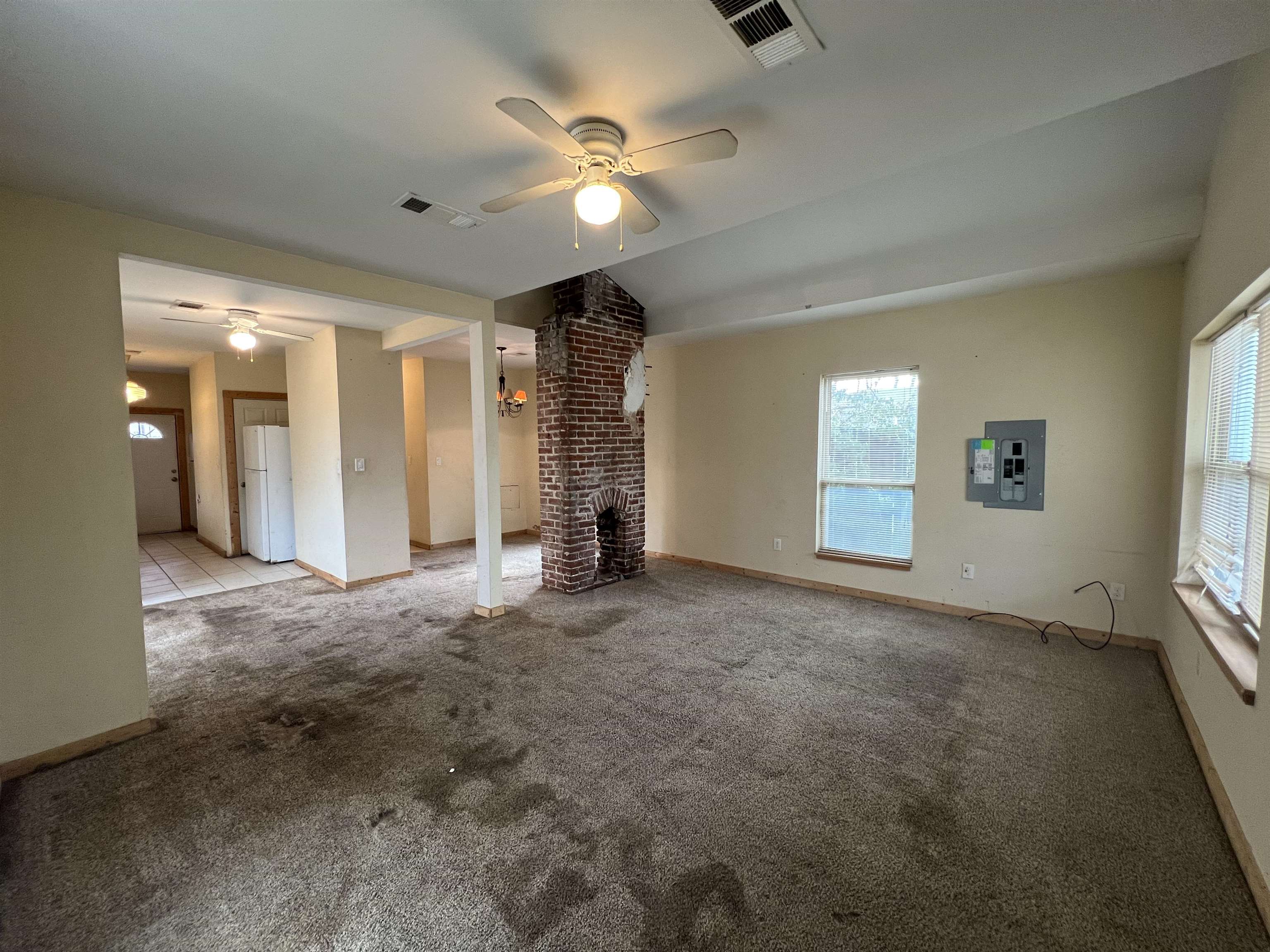 756 Alma St Property Photo 3