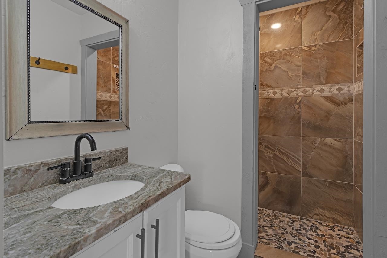 4251 Riviera Rd Property Photo 9