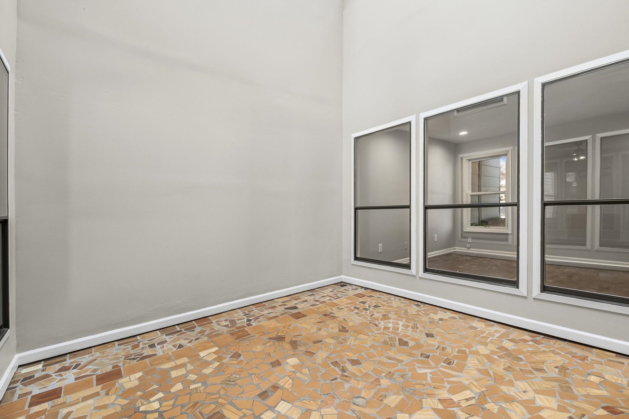 1942 Allenby Rd Property Photo 6