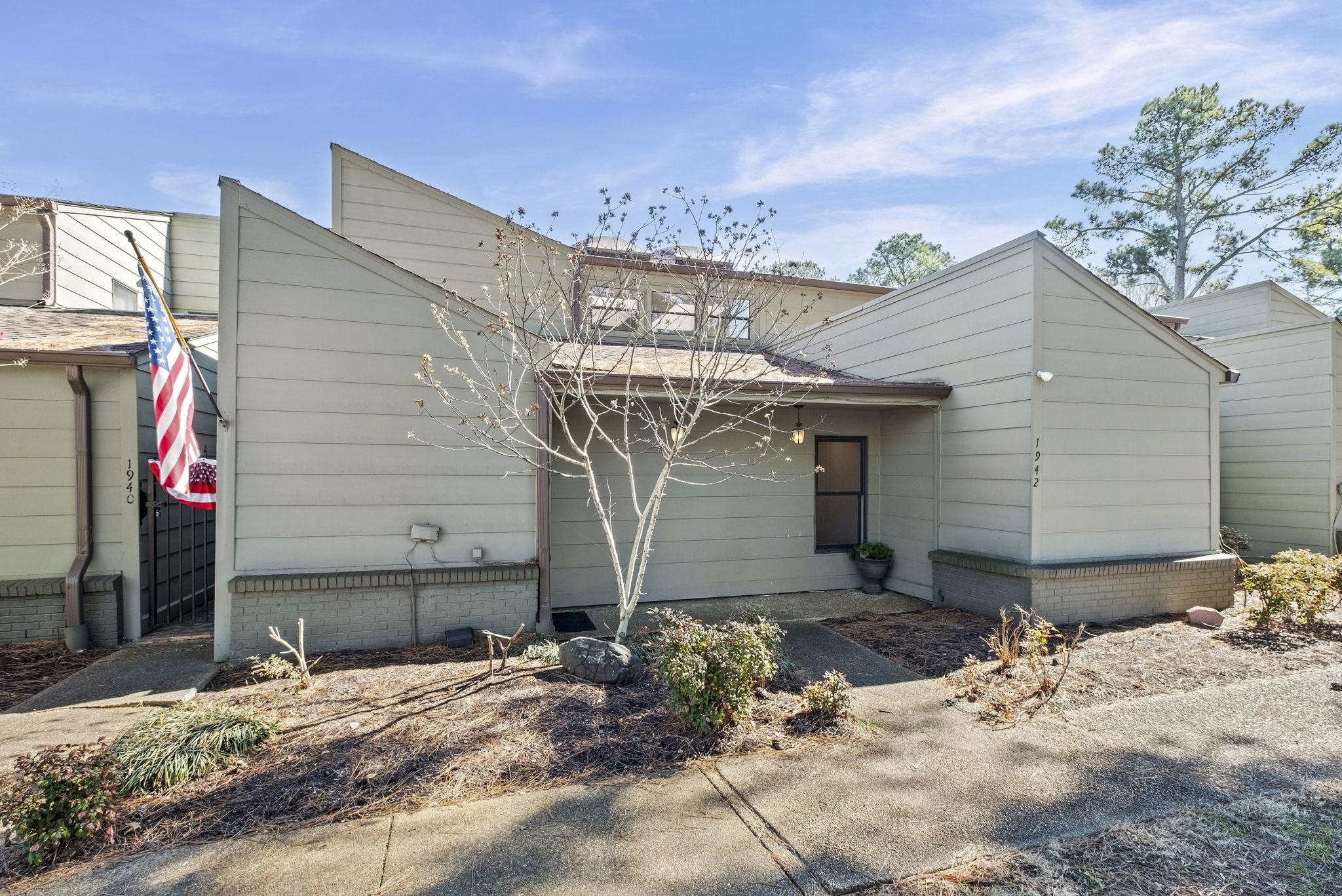 1942 Allenby Rd Property Photo 26